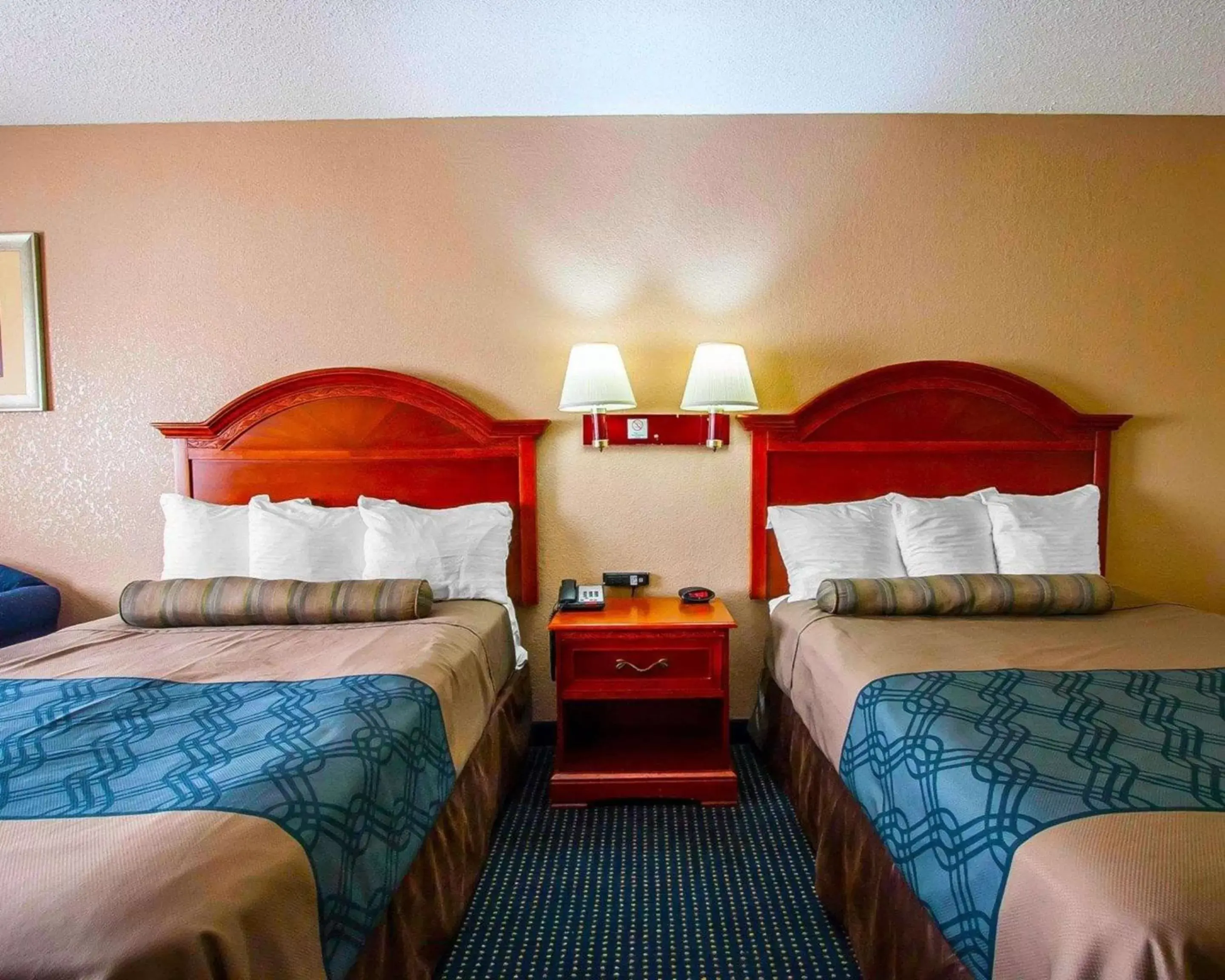 Photo of the whole room, Bed in Econo Lodge - Prattville