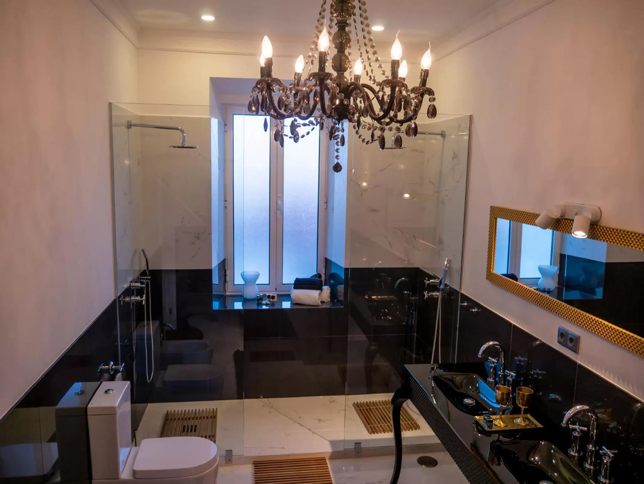 Shower in REFÚGIO DOURADO