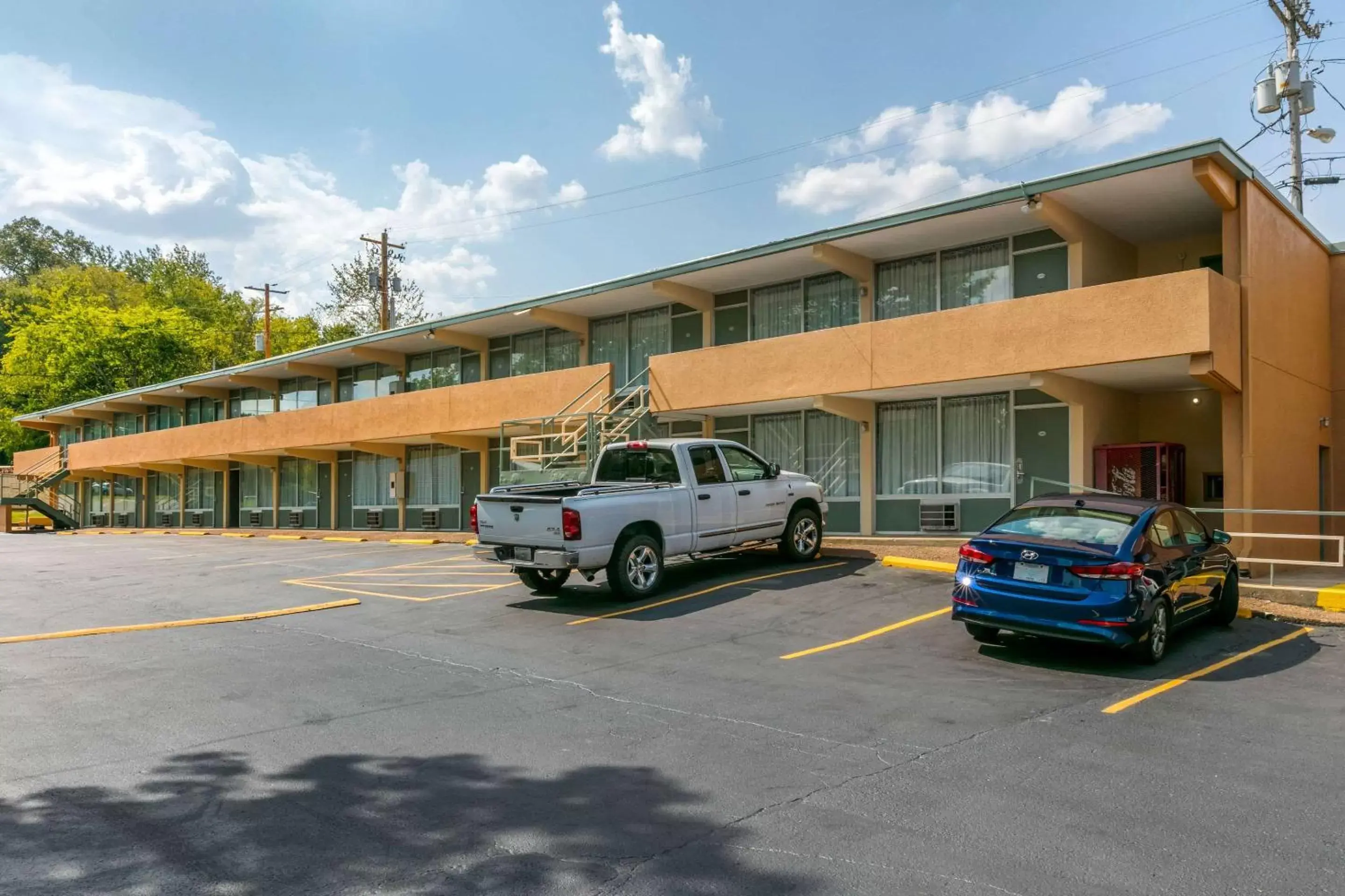 Property Building in Rodeway Inn