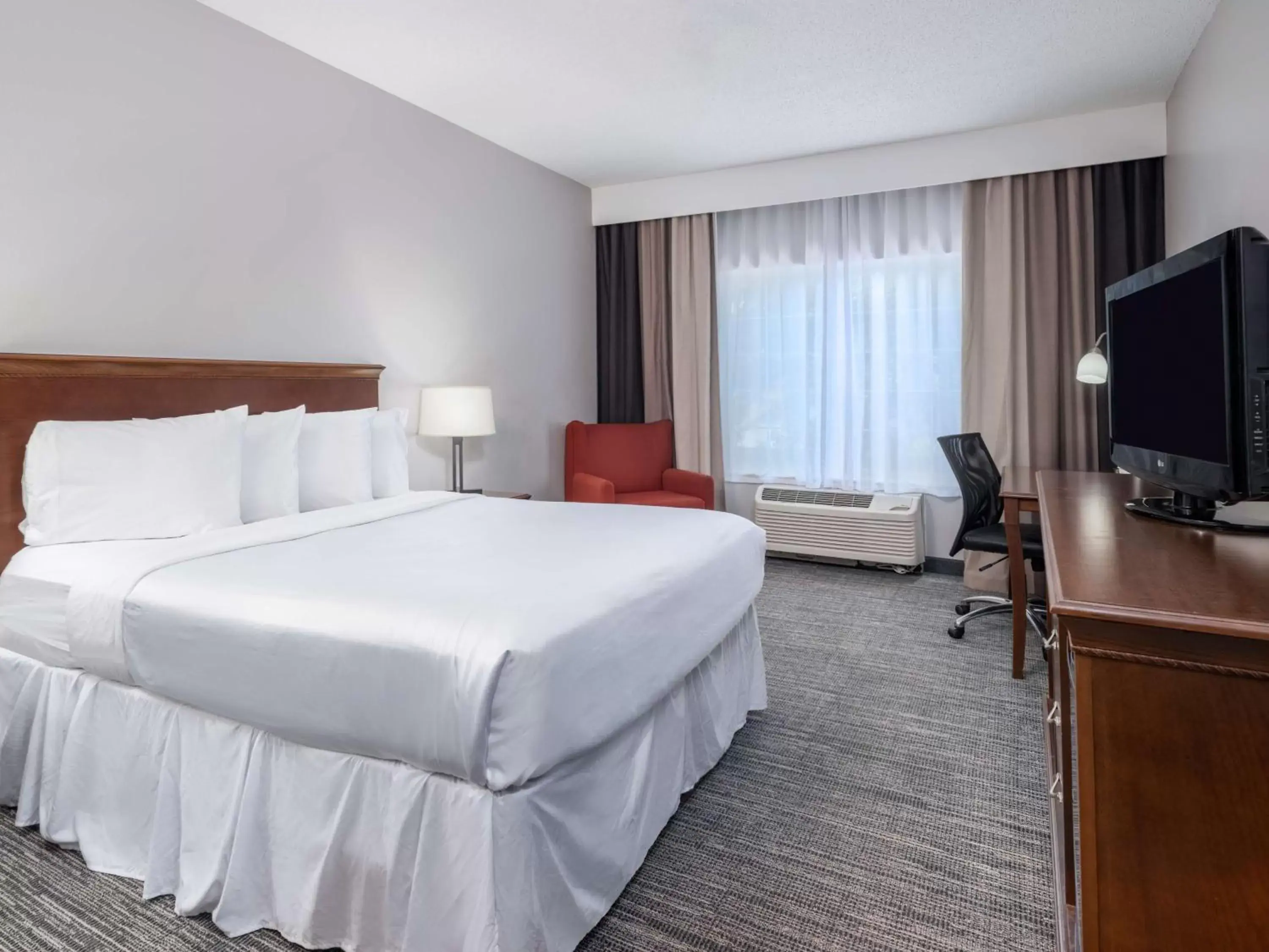 Bedroom, Bed in Country Inn & Suites by Radisson, Toledo, OH