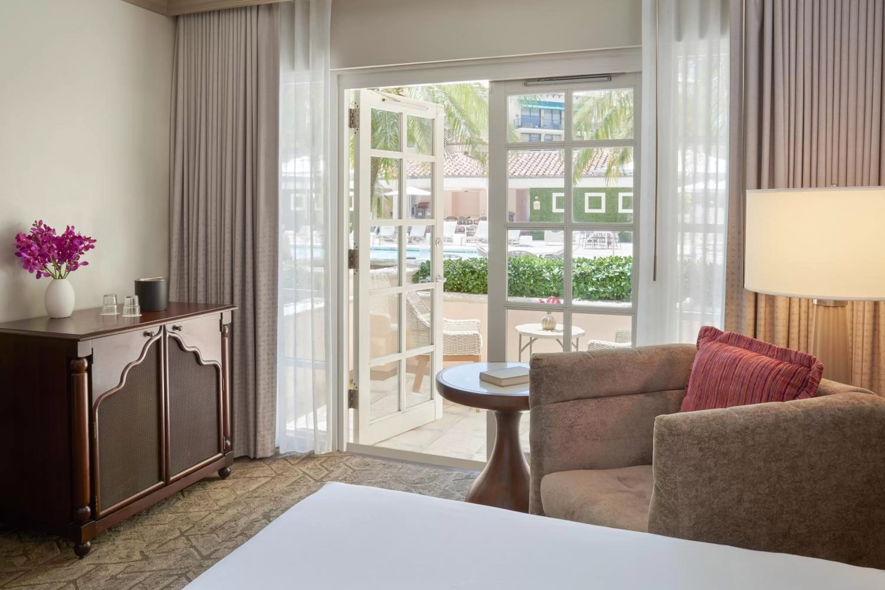 Balcony/Terrace, Bed in Hyatt Regency Coral Gables in Miami