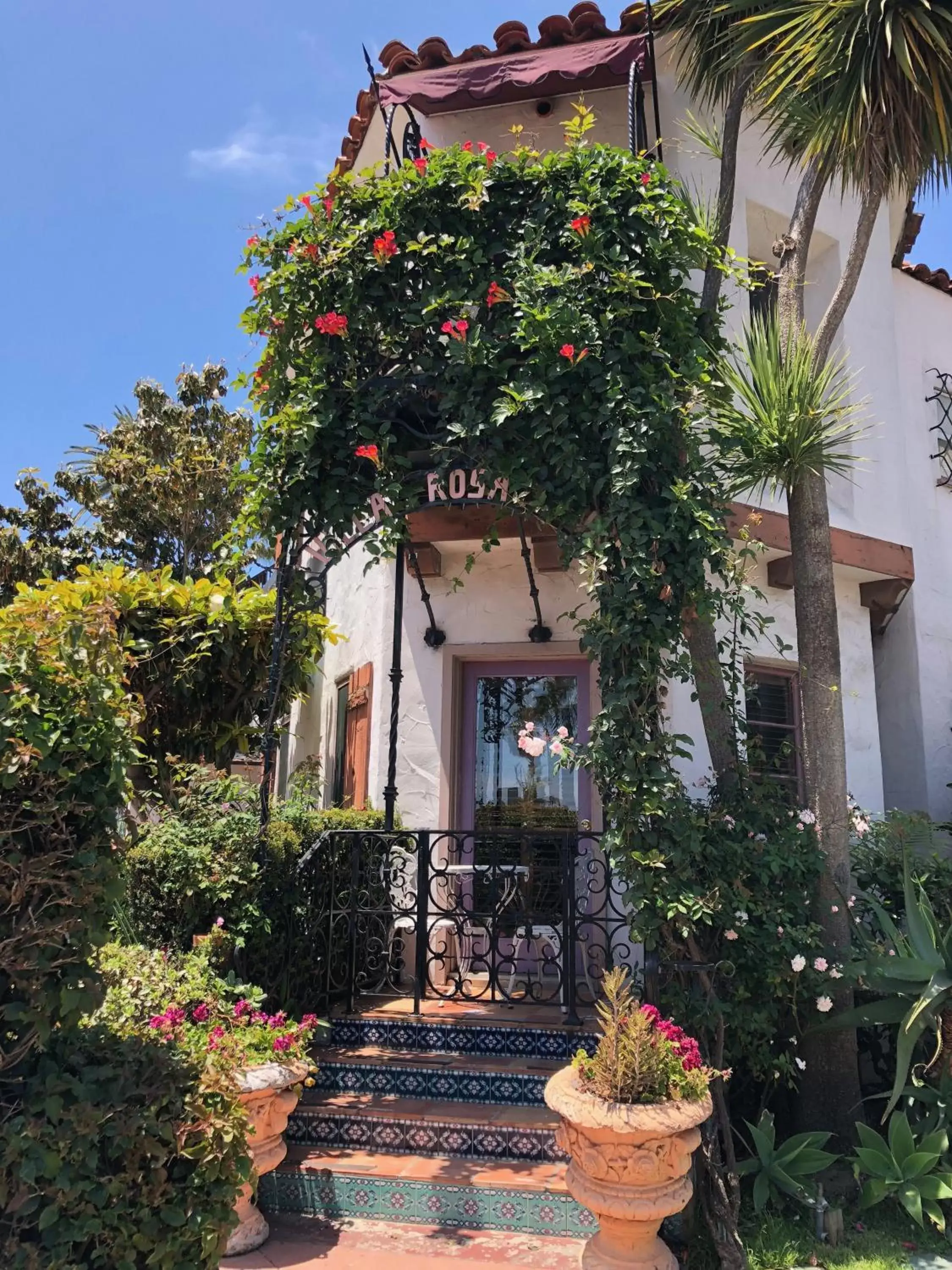 Facade/entrance, Property Building in Villa Rosa Inn