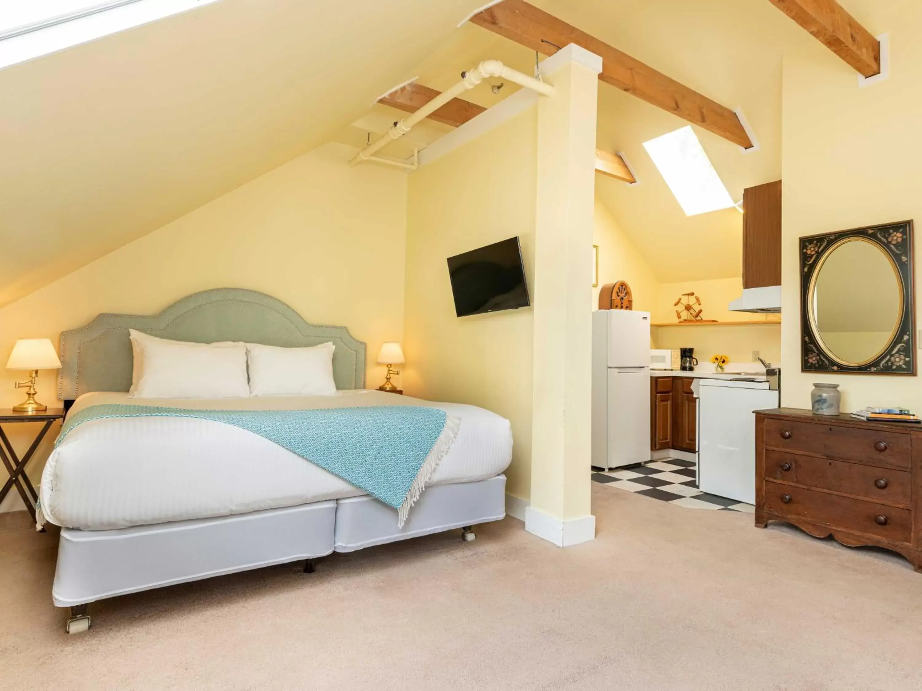 Deluxe King Studio in Old Stagecoach Inn Deluxe King Studio in Old Stagecoach Inn