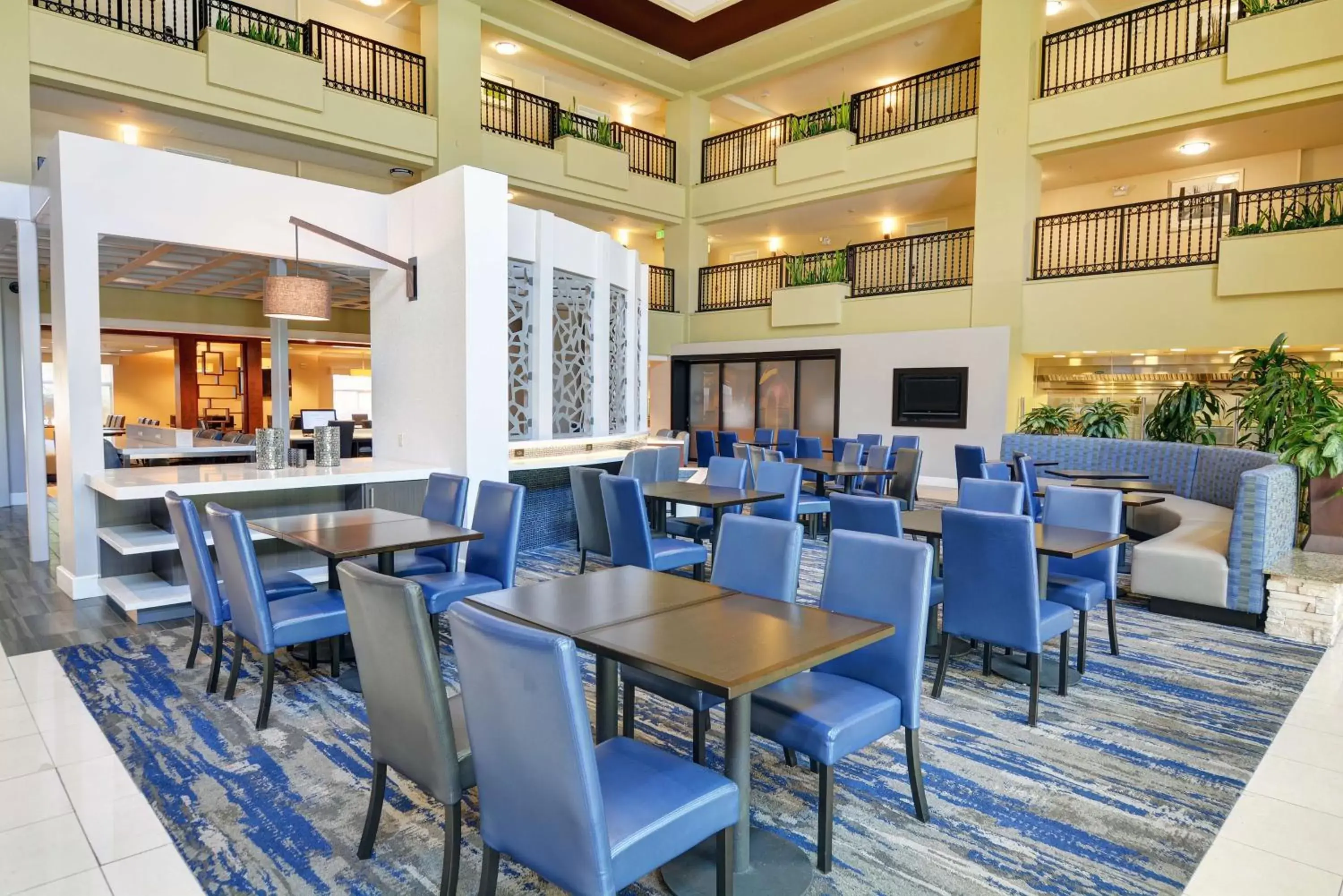 Restaurant/Places to Eat in Embassy Suites Valencia