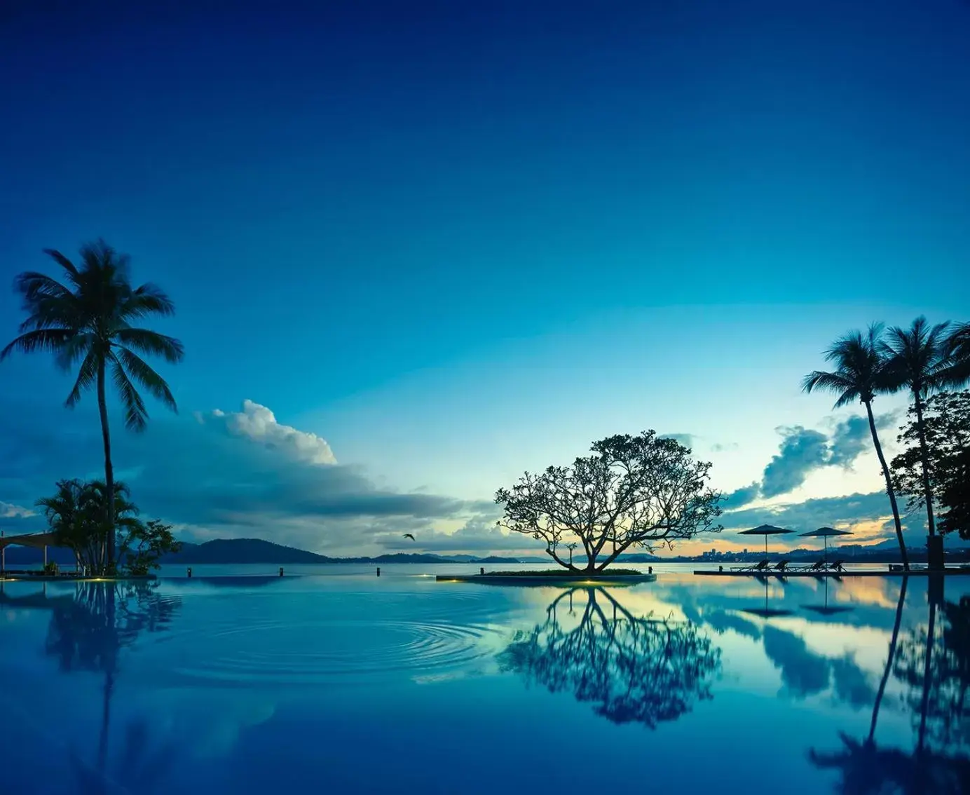 Pool view, Swimming Pool in Shangri-La Tanjung Aru, Kota Kinabalu