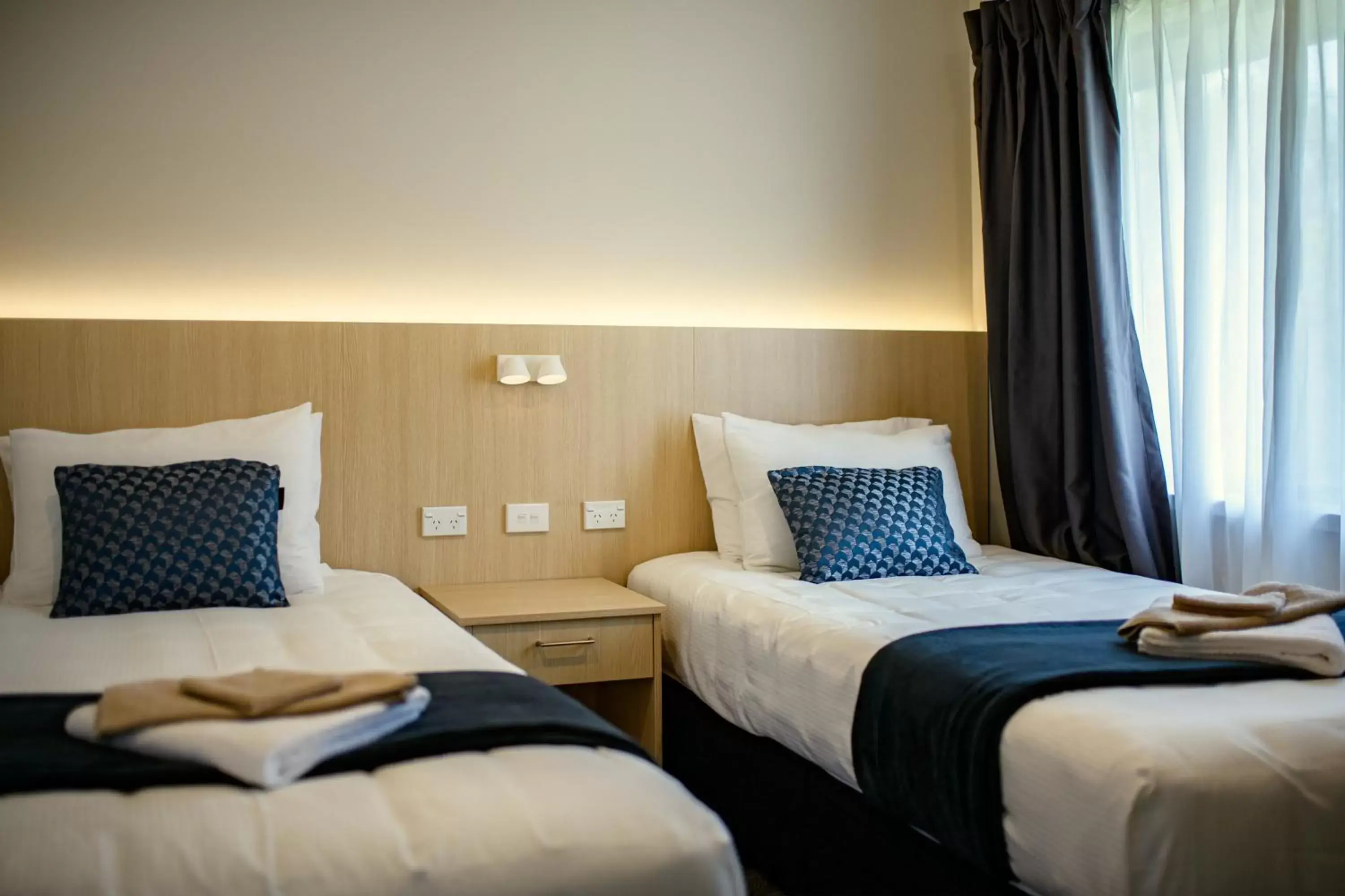 Bedroom, Bed in Takapuna International Motor Lodge