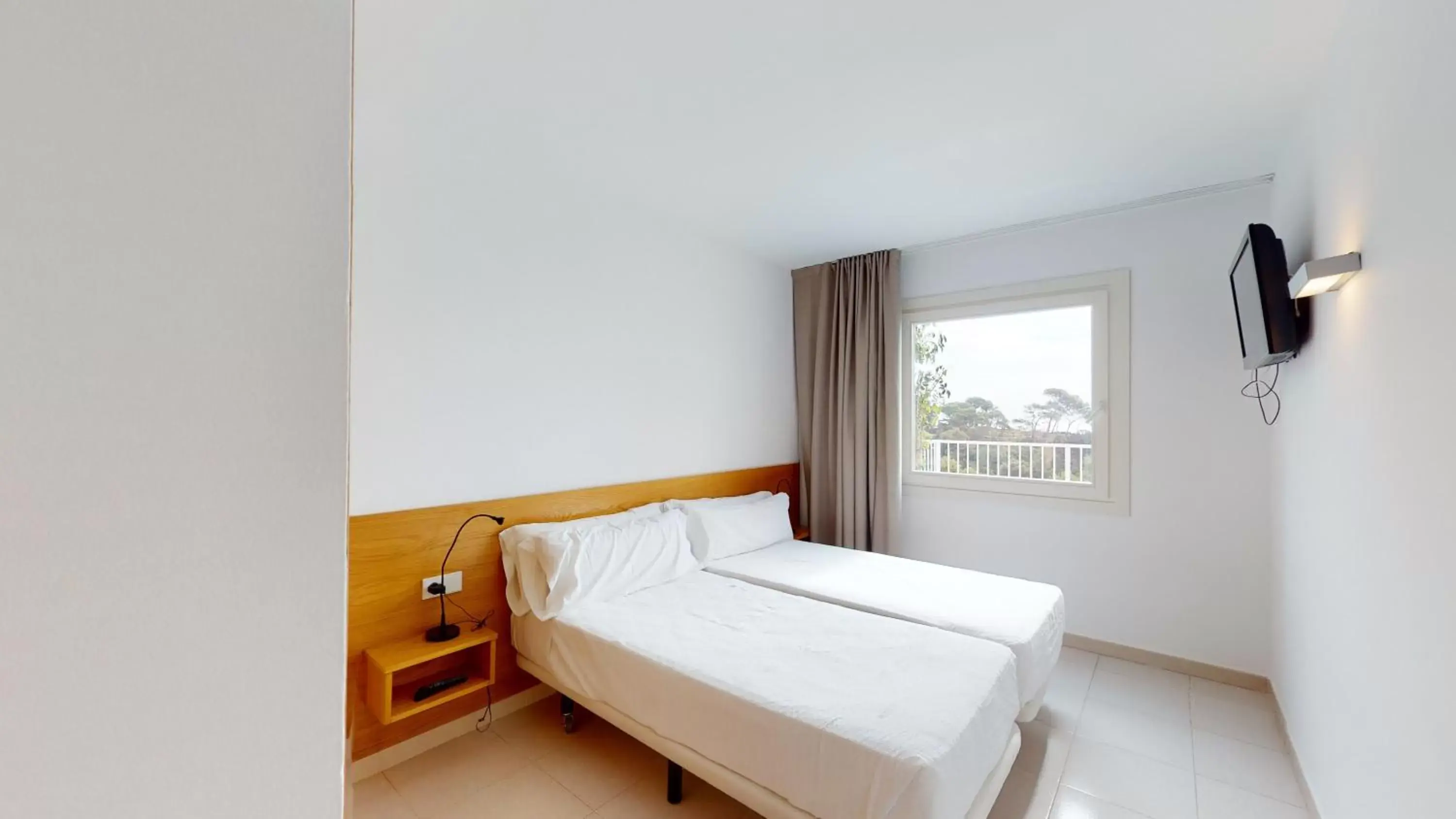 Bedroom, Bed in Gran Hotel Reymar