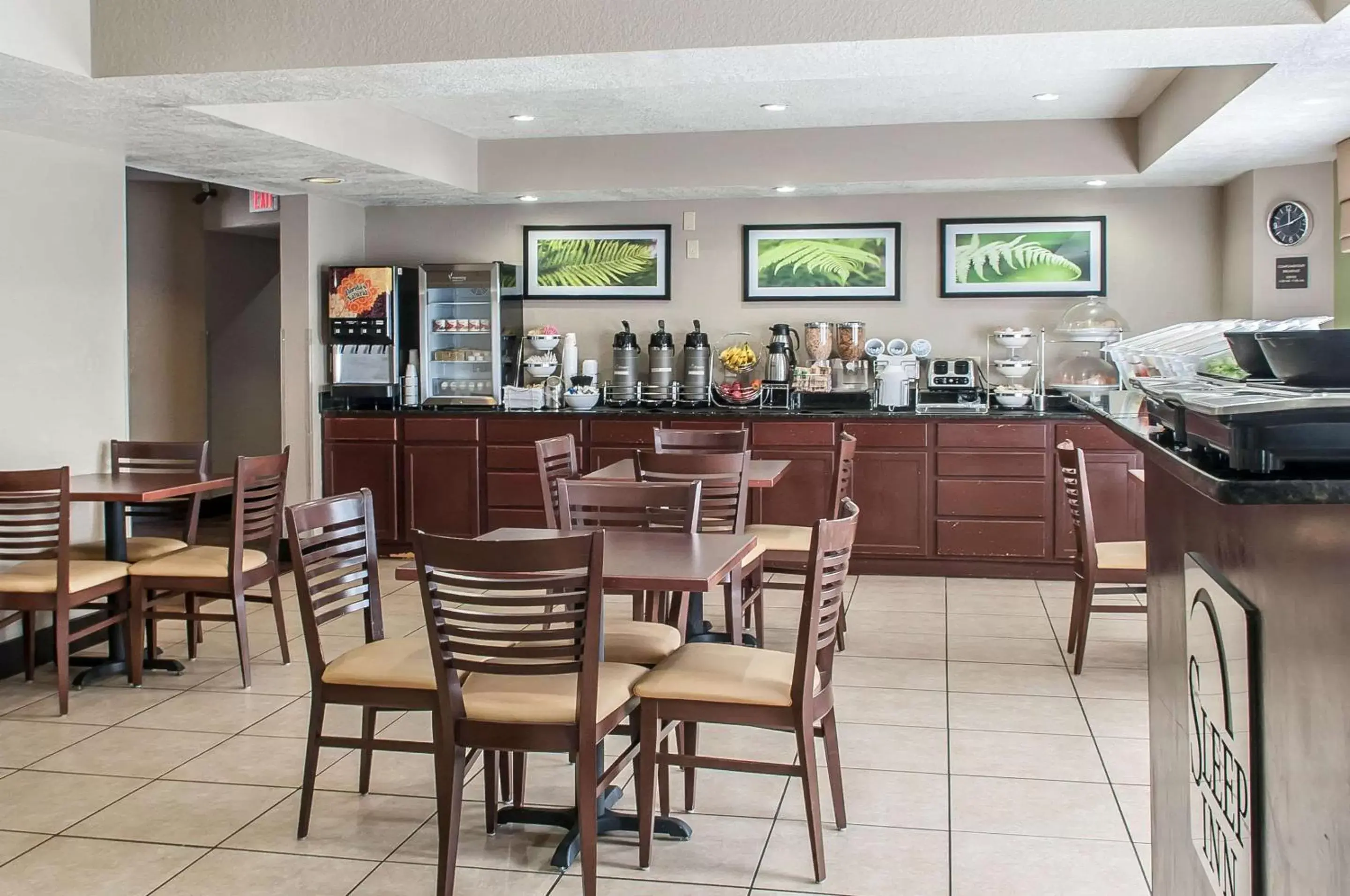 Restaurant/Places to Eat in Sleep Inn Albuquerque Airport