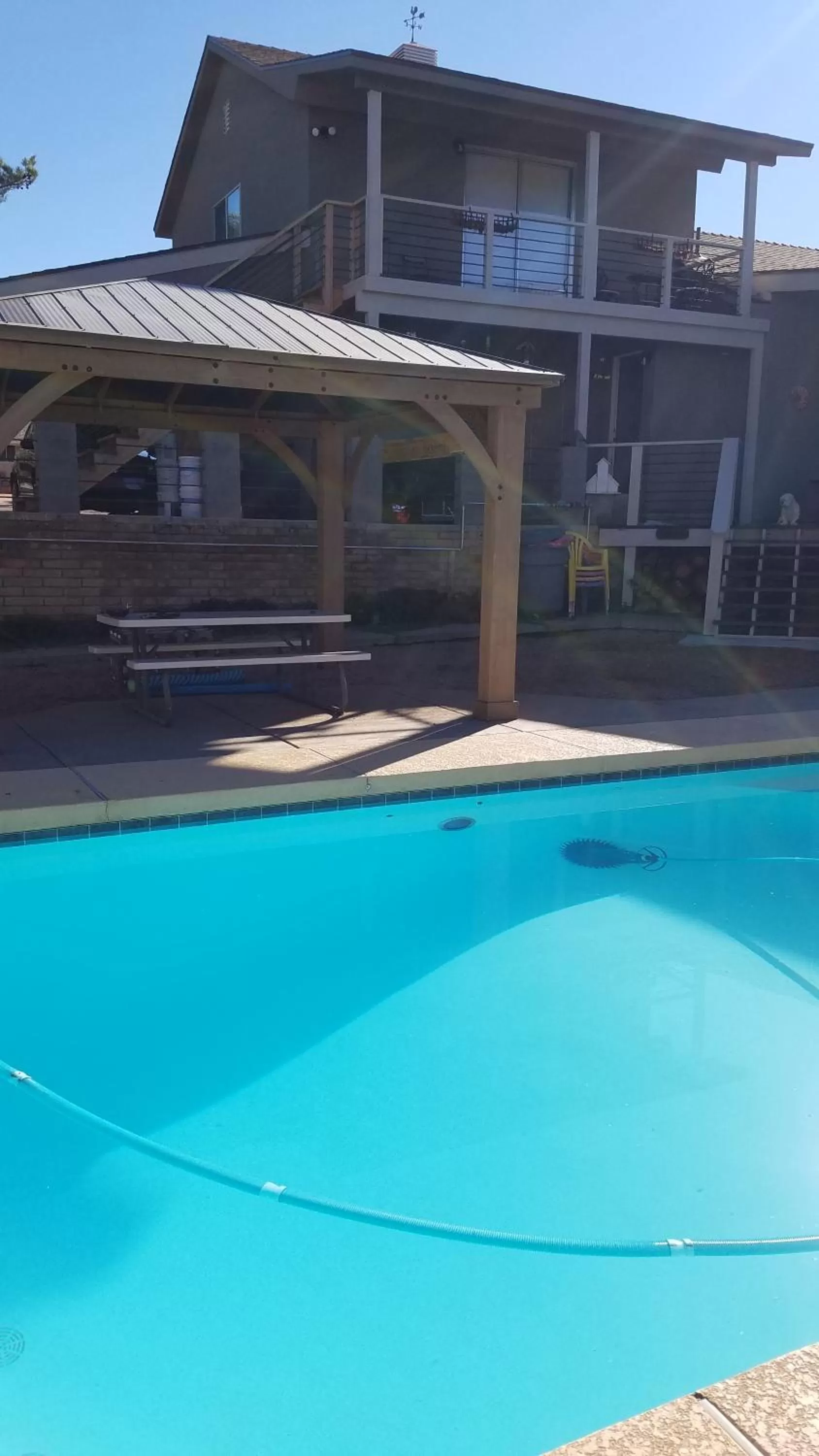 Swimming pool in Ronnie's Resort