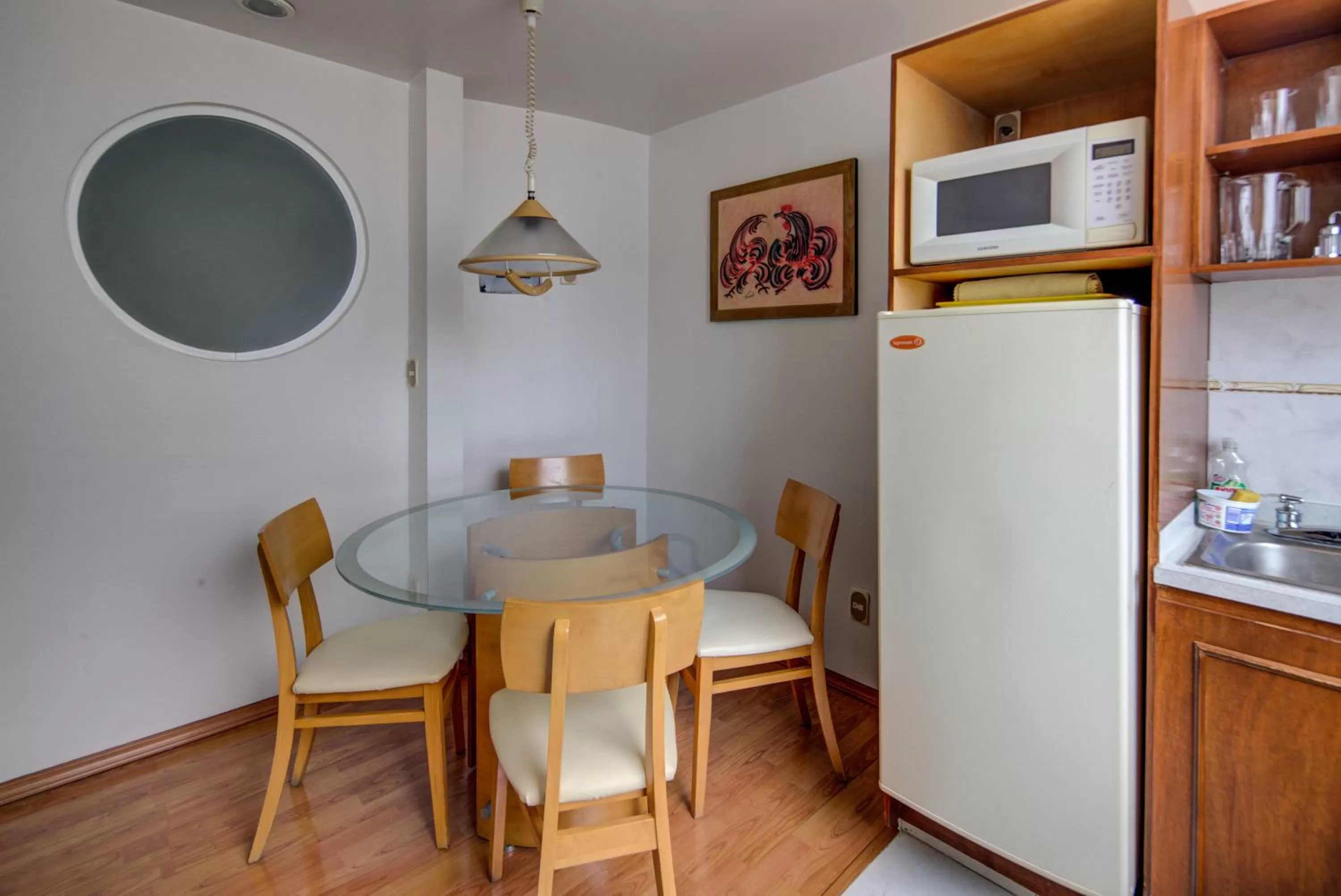 Dining area in Grupo Kings Suites - Bosques de Duraznos 78