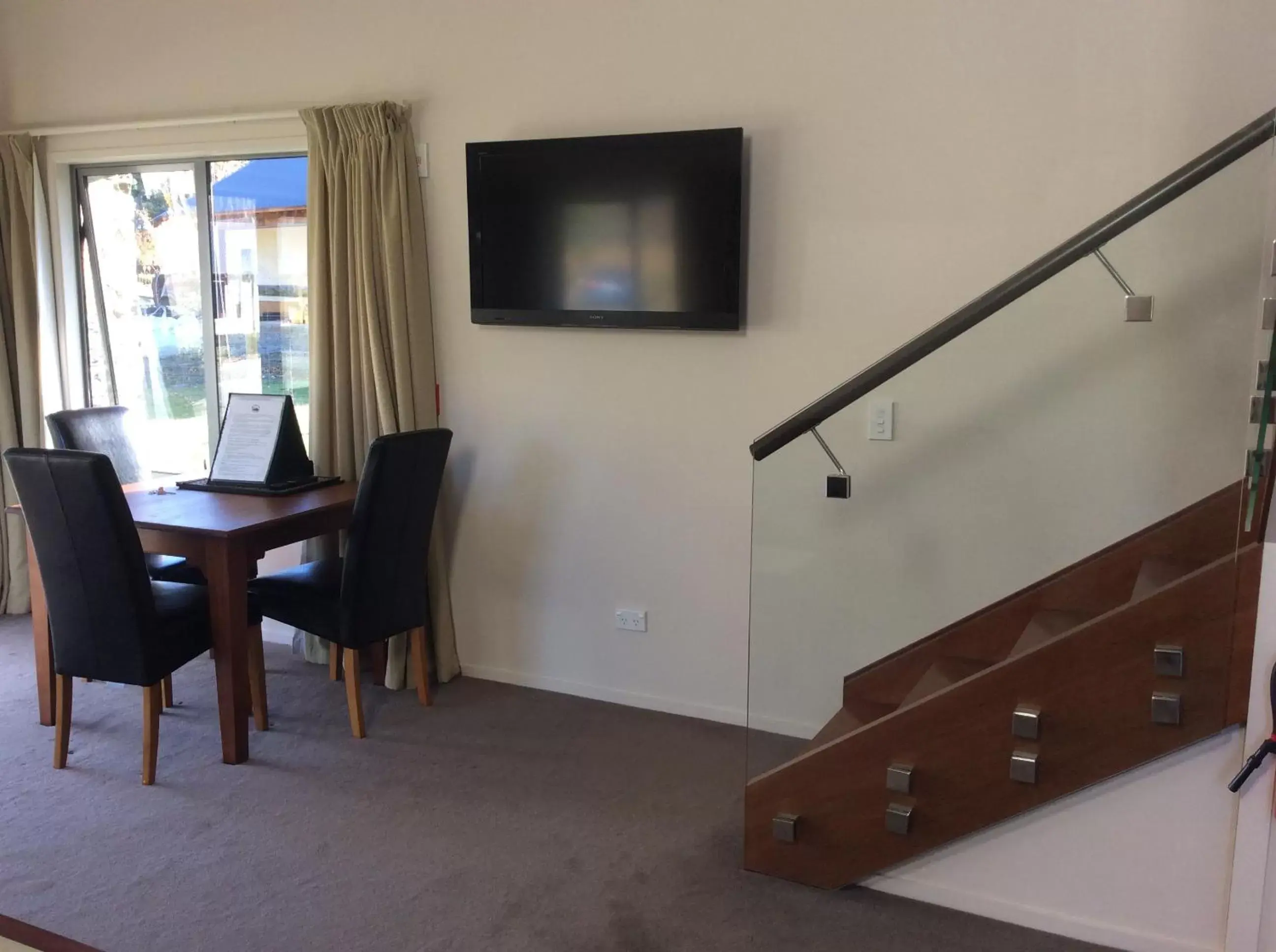 Seating area, TV/Entertainment Center in Golfcourse Road Chalets and Lodge