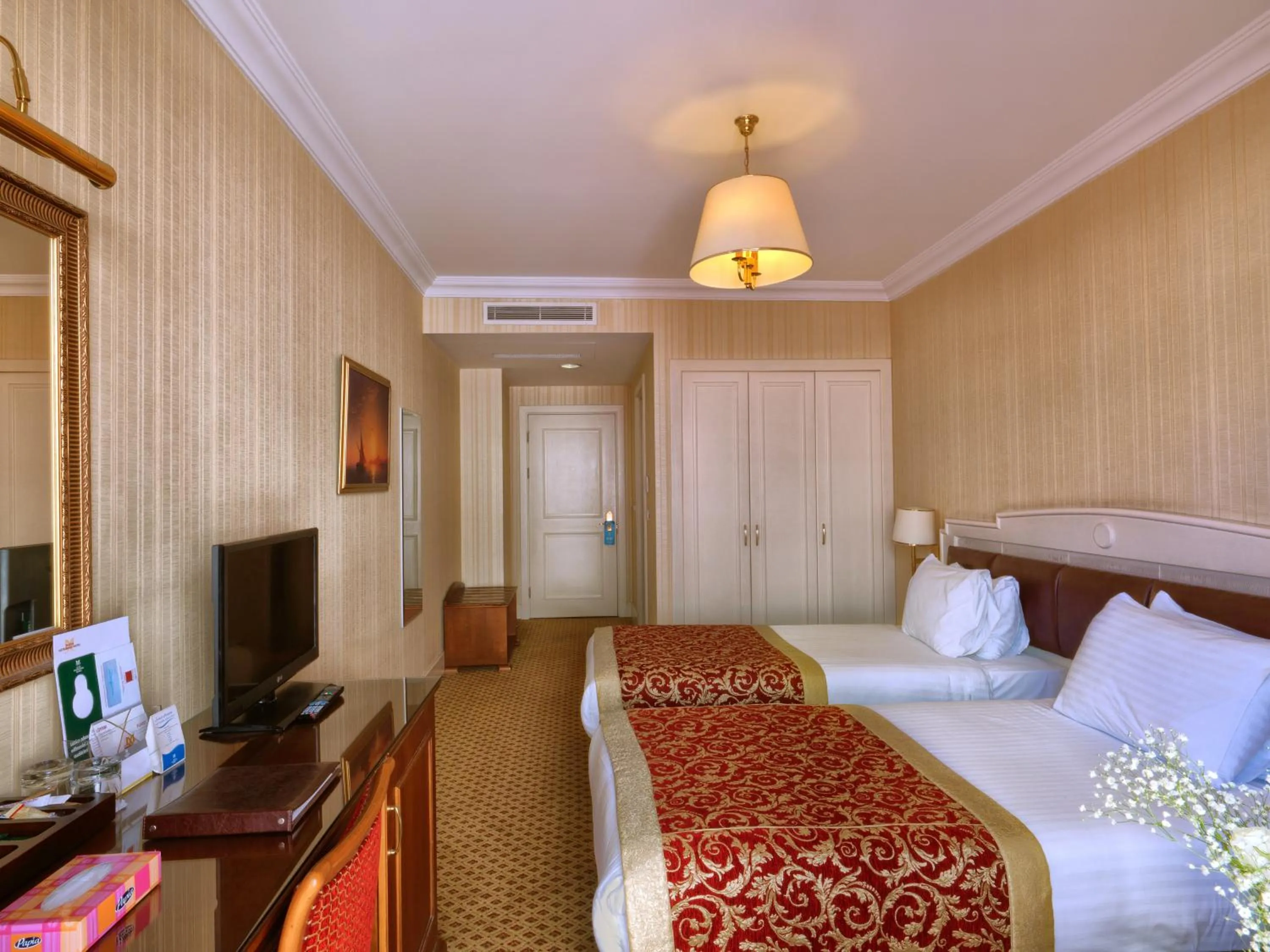 Bed in Taksim Metropark Hotel