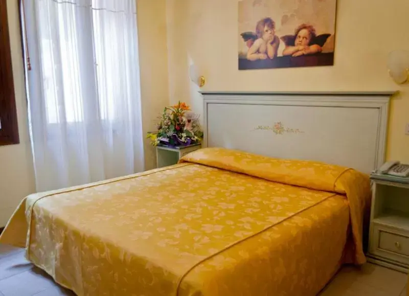 Bed in Hotel Florida Bed in Hotel Florida