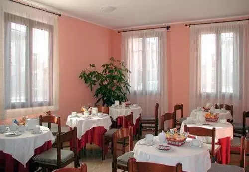 Restaurant/places to eat in Hotel Altieri Restaurant/places to eat in Hotel Altieri