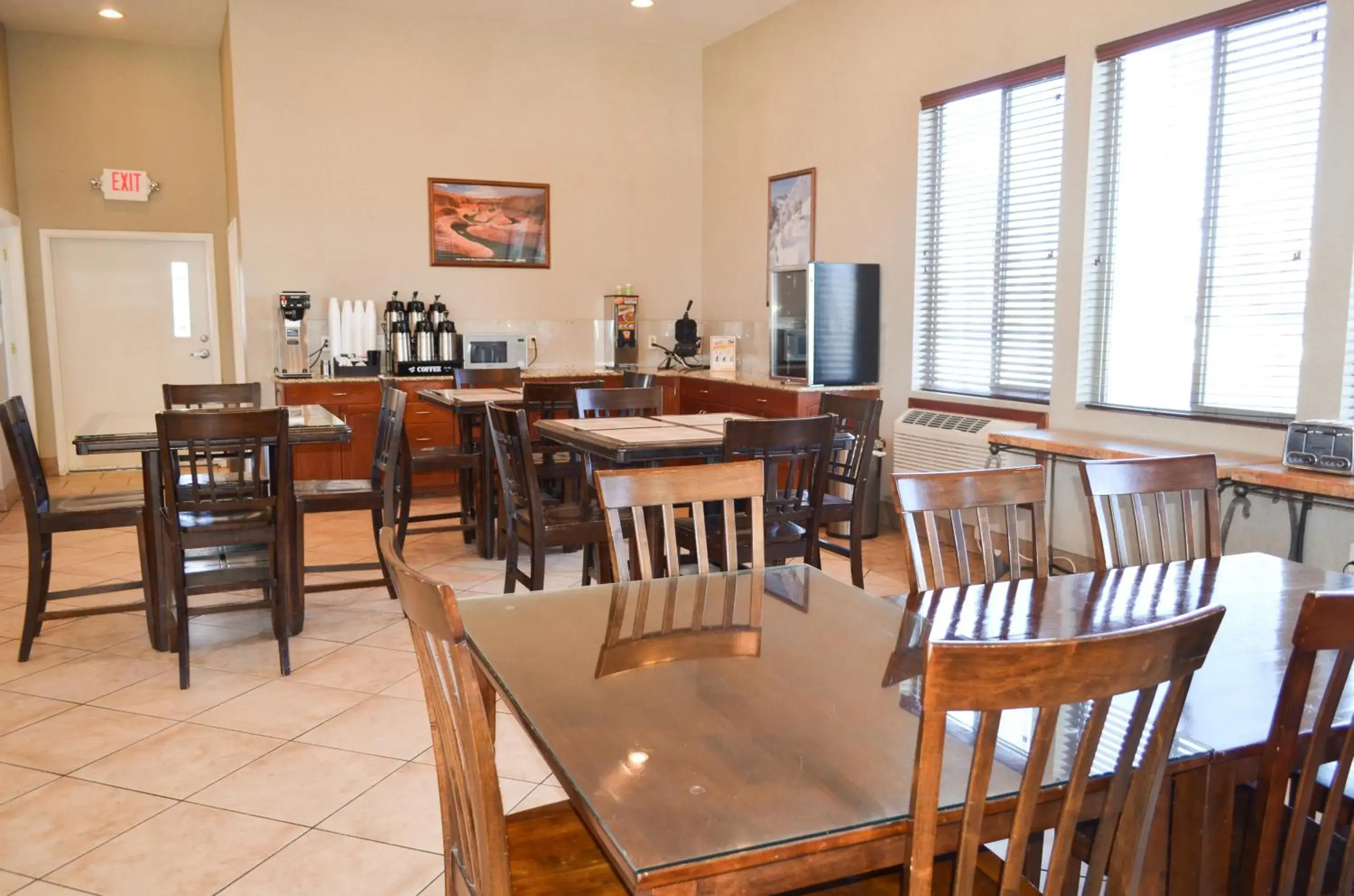 Restaurant/places to eat in National 9 Inn Price Restaurant/places to eat in National 9 Inn Price