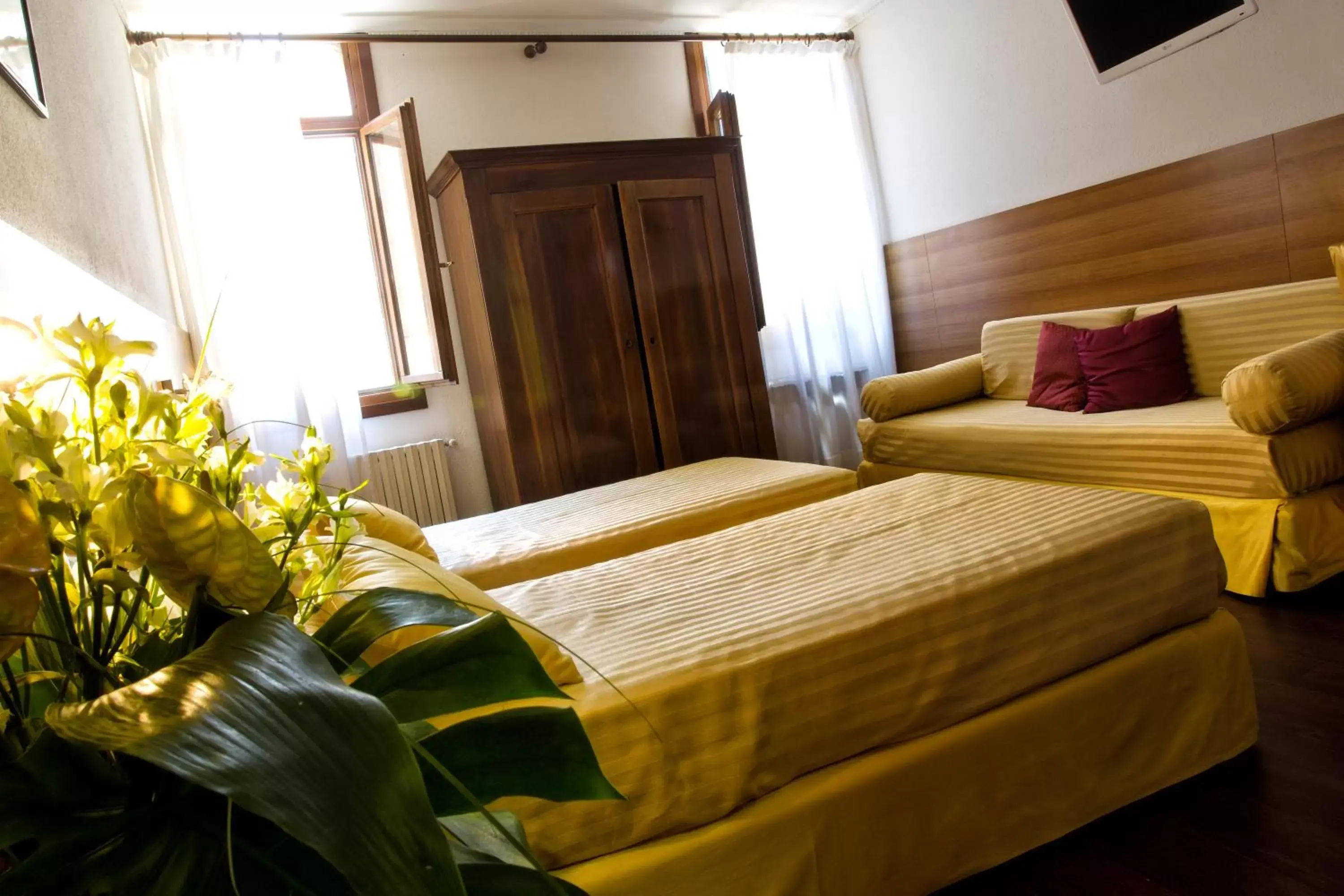 Bedroom, Bed in Albergo Marin