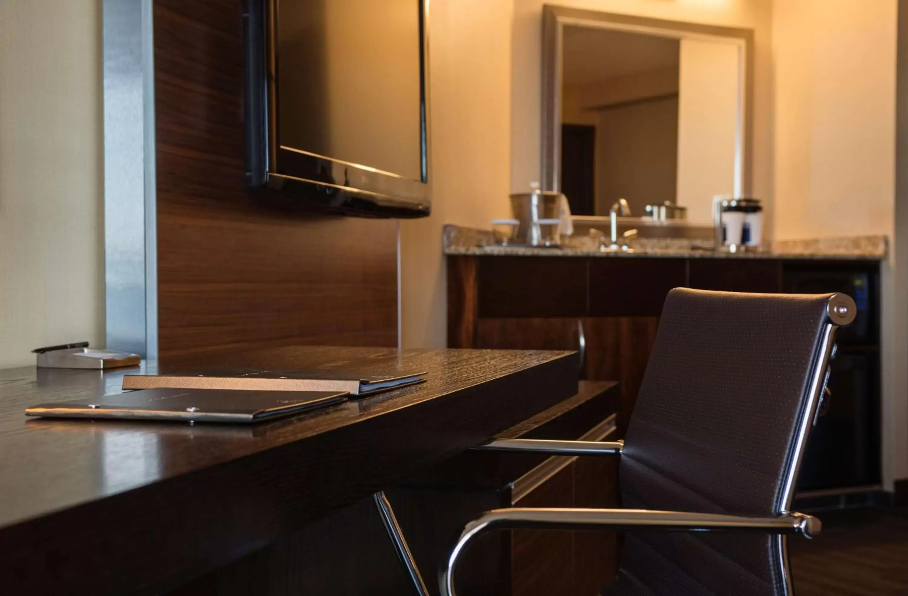 Other, Kitchen/Kitchenette in Hilton Winnipeg Airport Suites