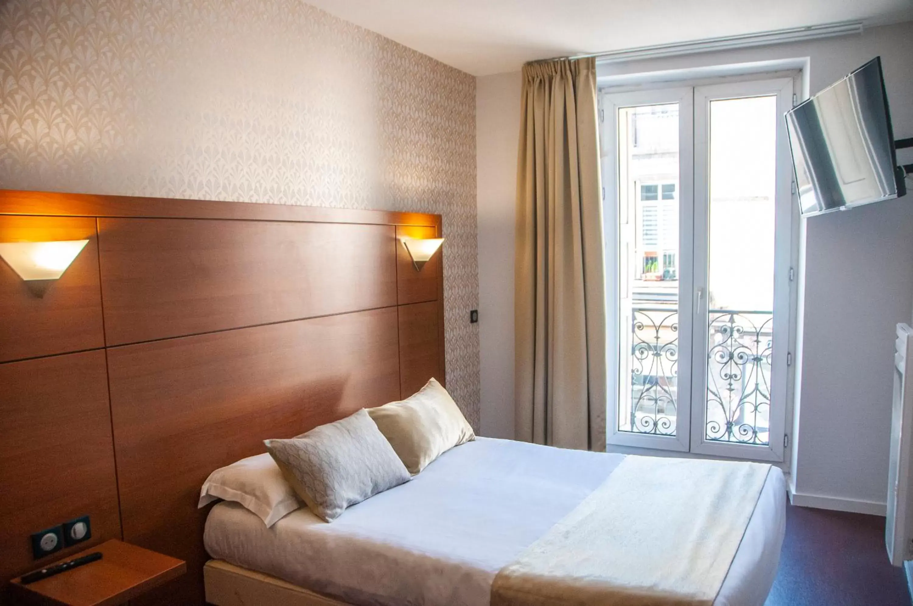Bed in The Originals City, Hôtel Bristol, Le Puy-en-Velay (Inter-Hotel)