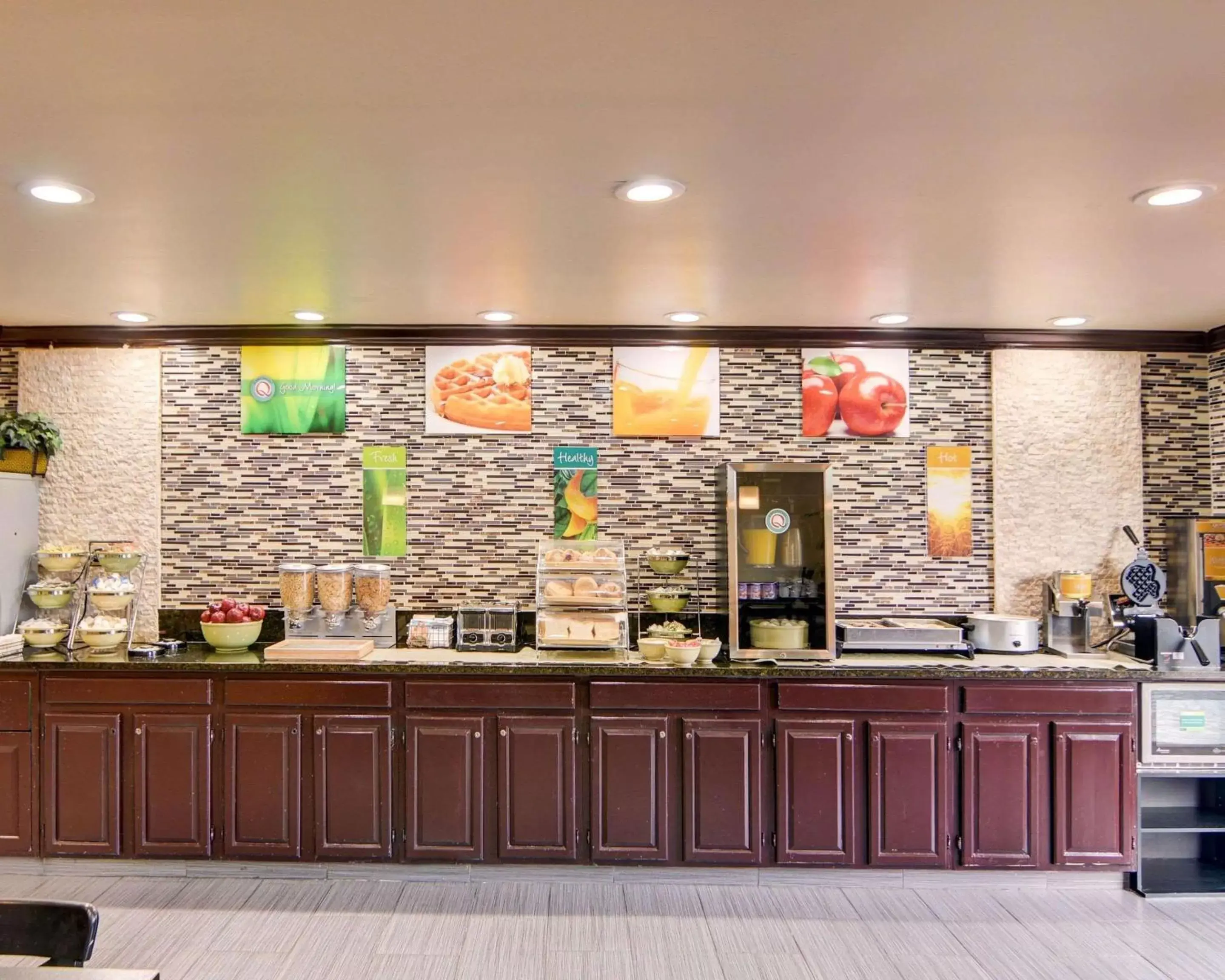 Restaurant/places to eat in Quality Inn DFW Airport North - Irving