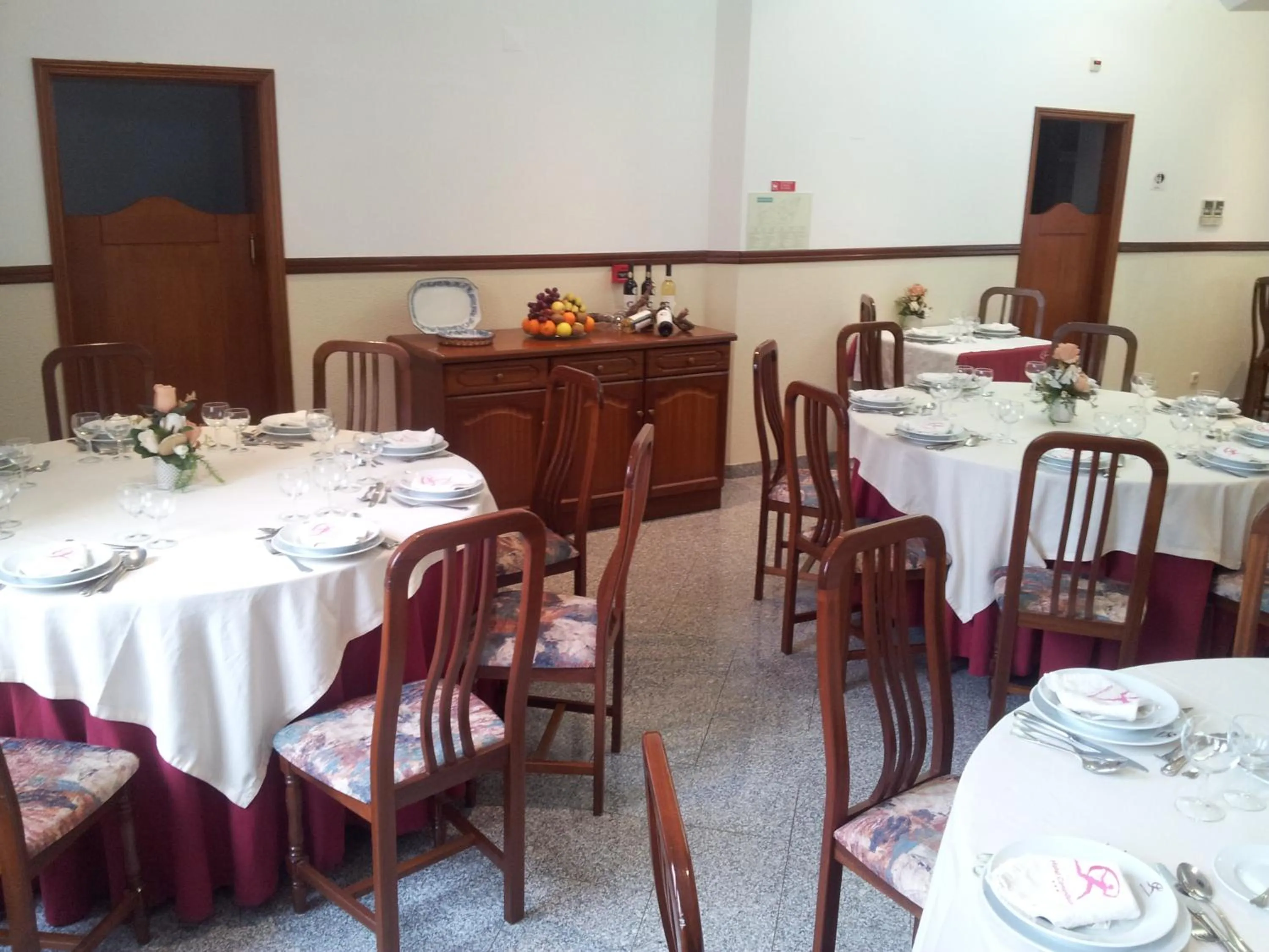 Restaurant/places to eat in Hotel Comendador