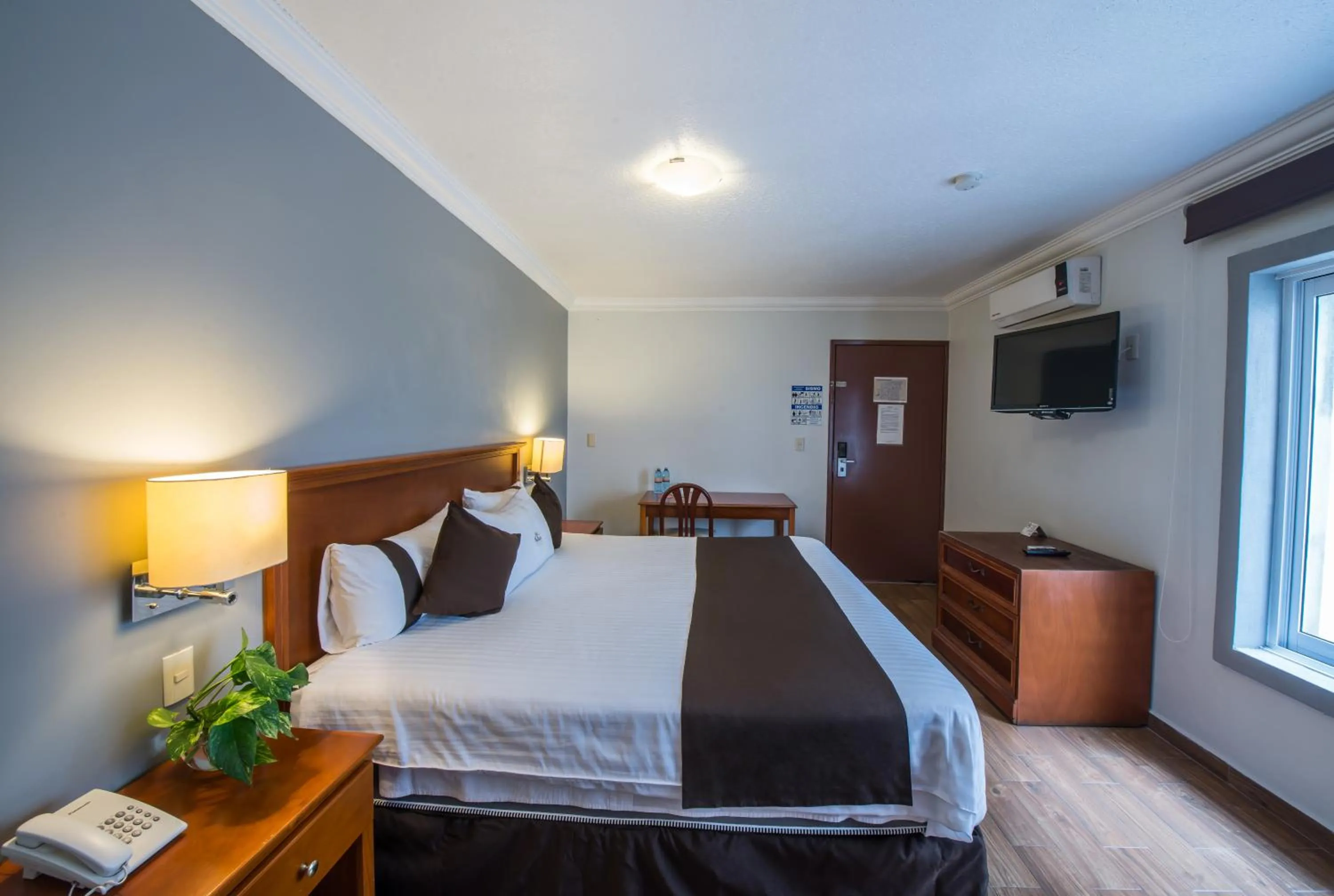 Bed in Del Marques Hotel and Suites