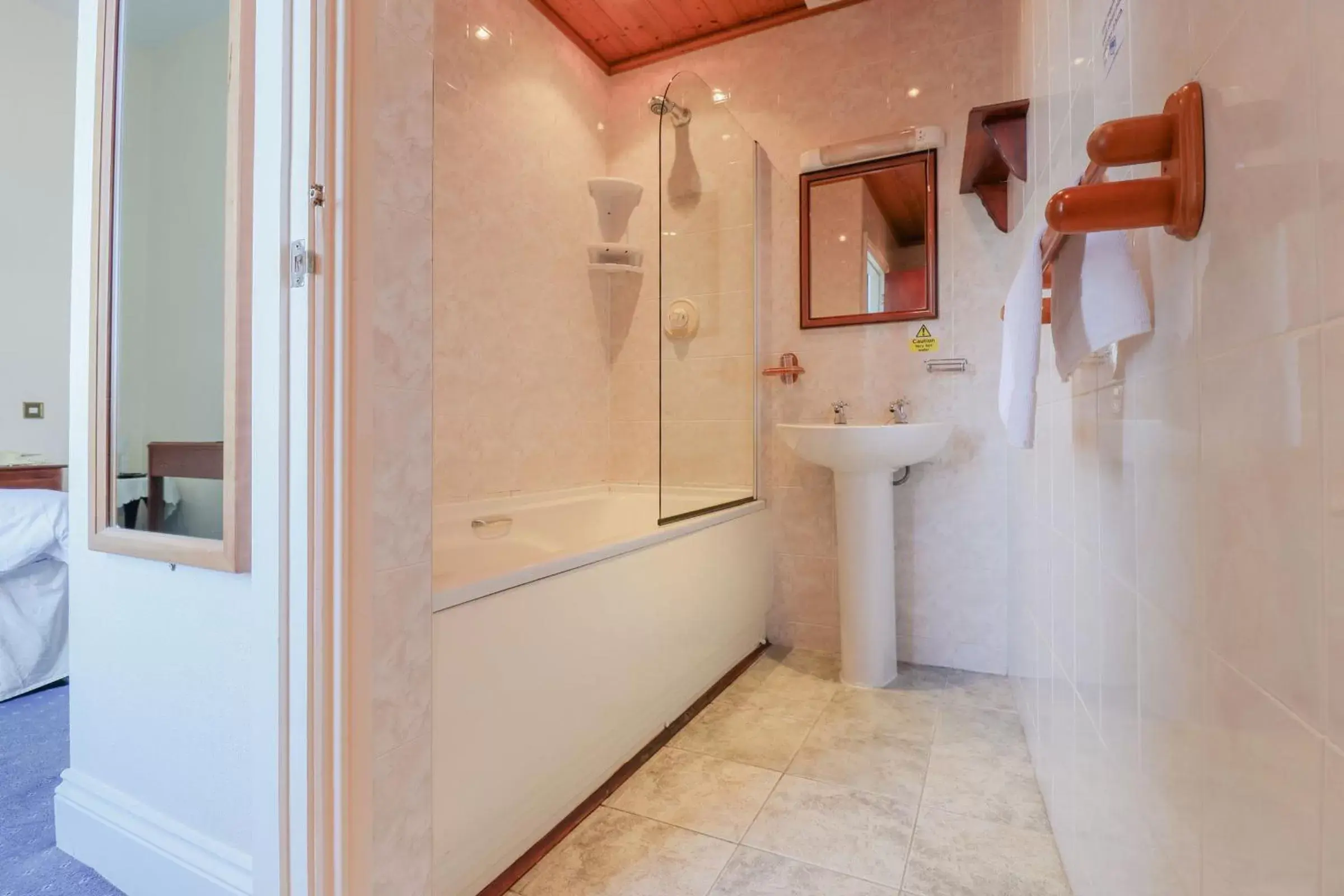 Single Room - single occupancy in Falcon's Nest Hotel Single Room - single occupancy in Falcon's Nest Hotel