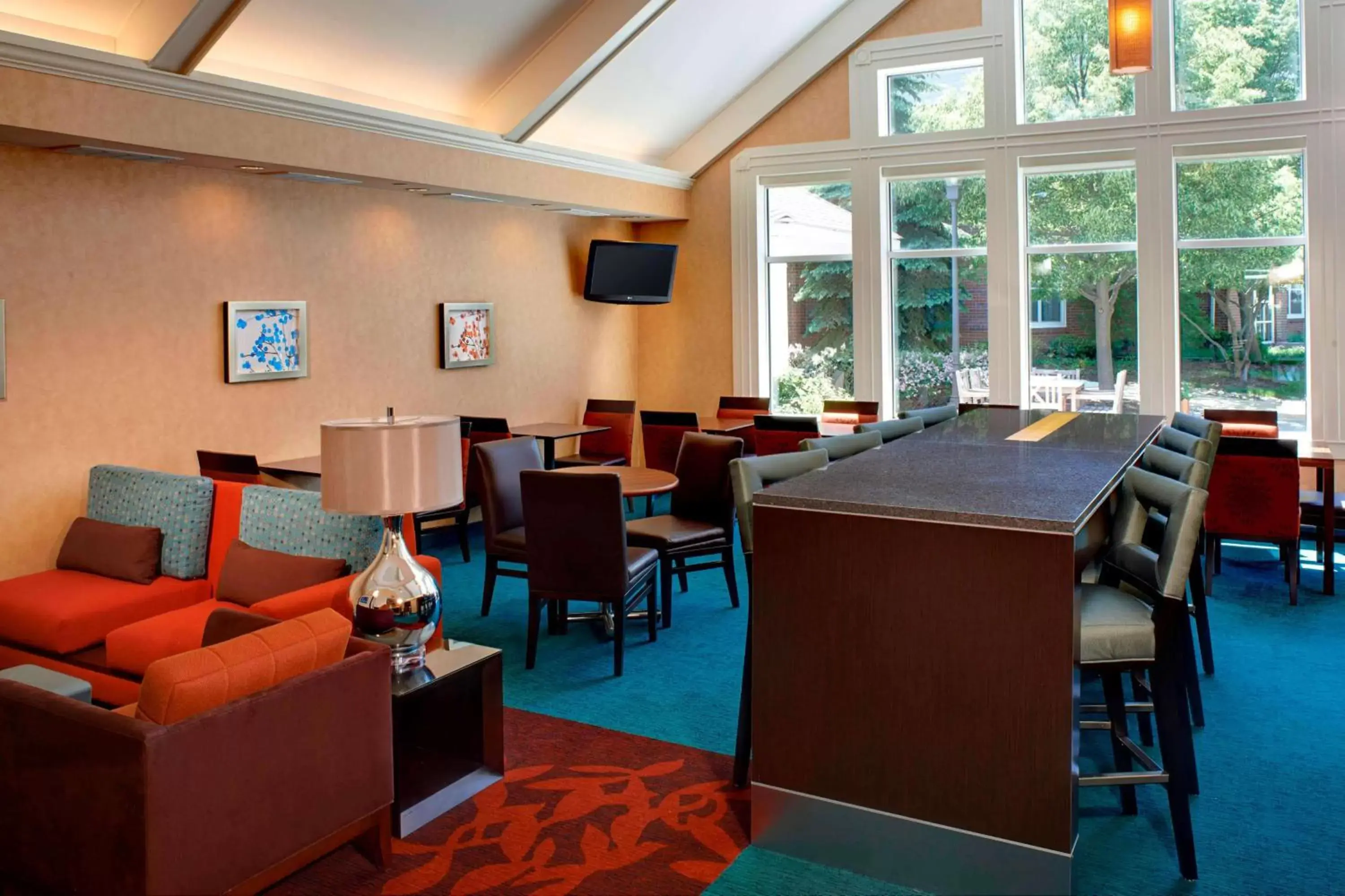Lobby or reception, Restaurant/Places to Eat in Sonesta ES Suites Chicago Waukegan Gurnee