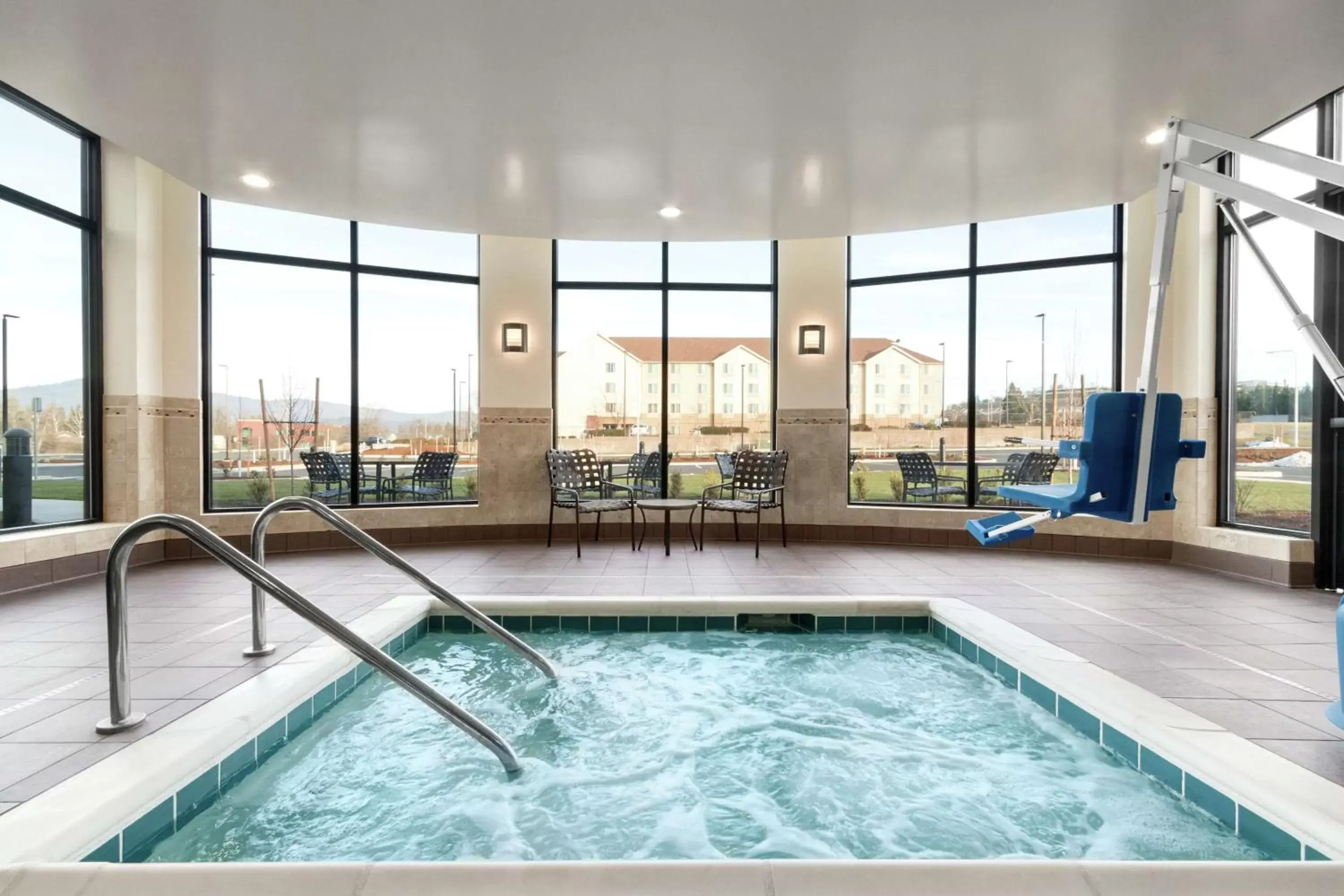 Hot Tub, Swimming Pool in Hilton Garden Inn Medford