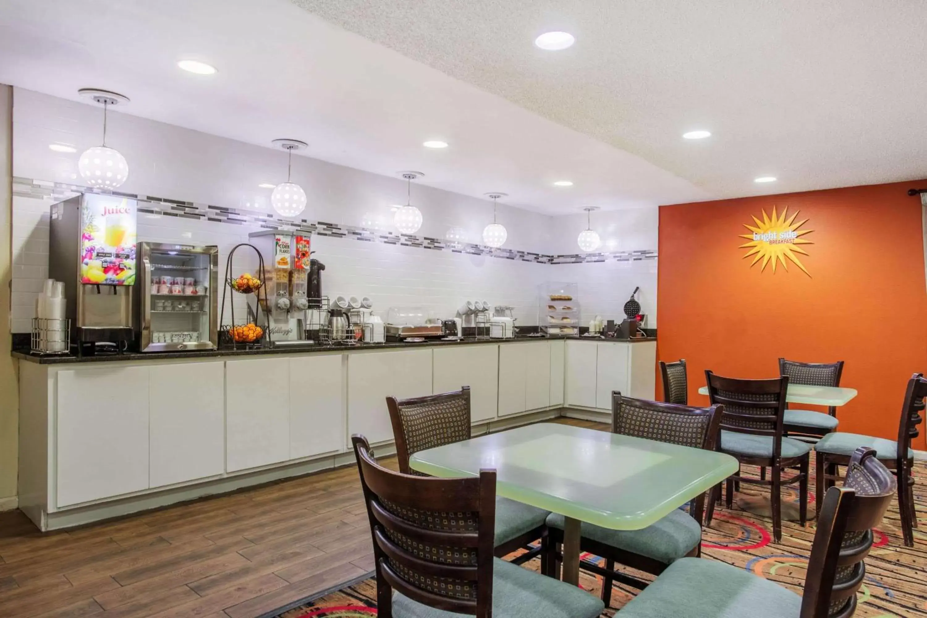 Restaurant/Places to Eat in La Quinta Inn by Wyndham Decatur Alabama