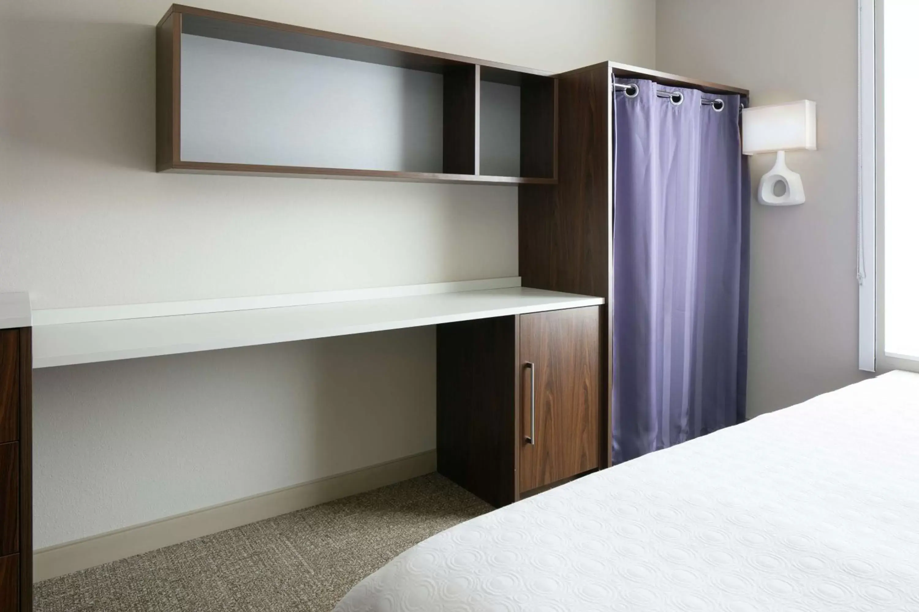 Bed, TV/Entertainment Center in Home2 Suites By Hilton Menomonee Falls Milwaukee