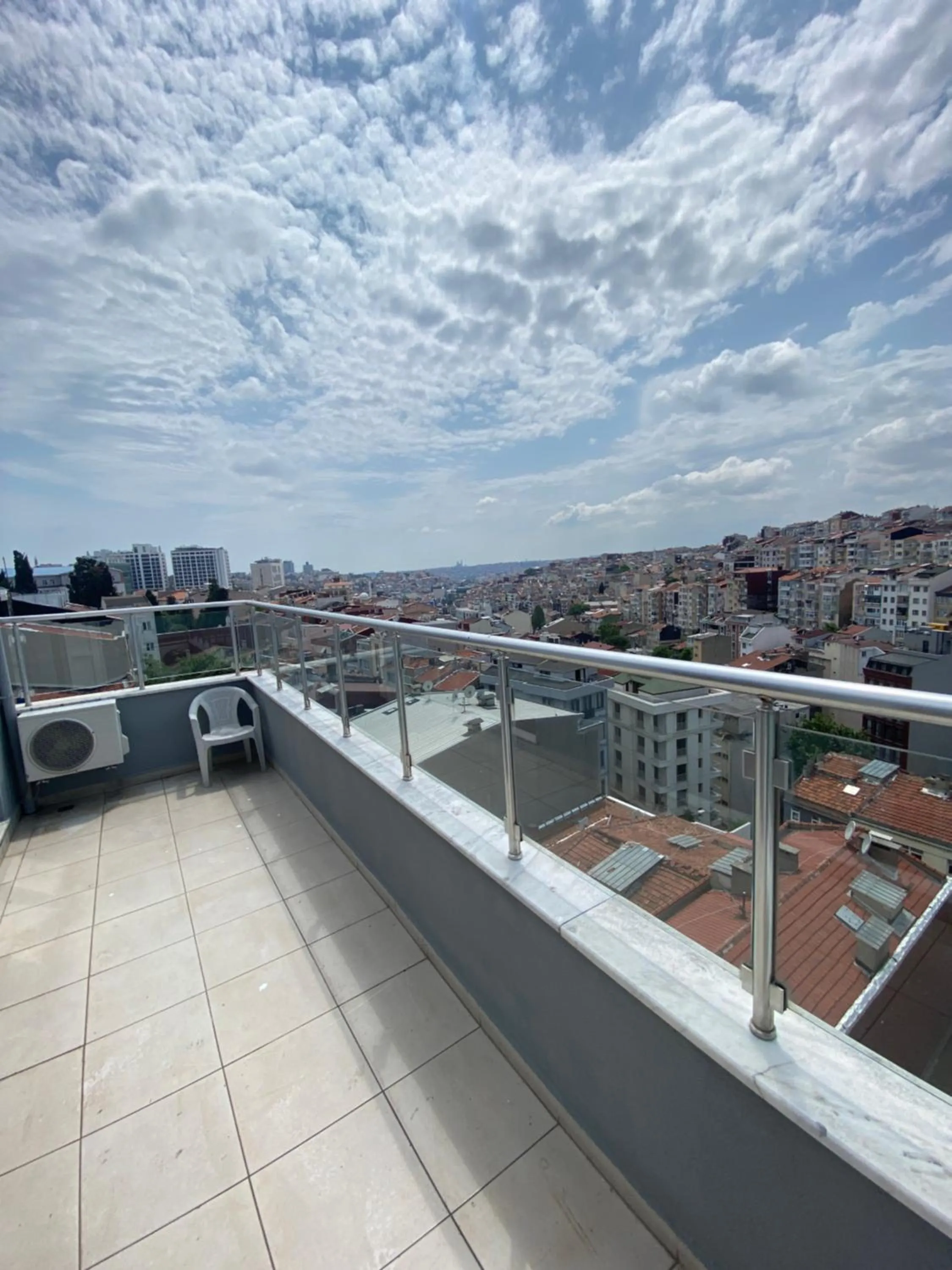 Day in Overland Residence