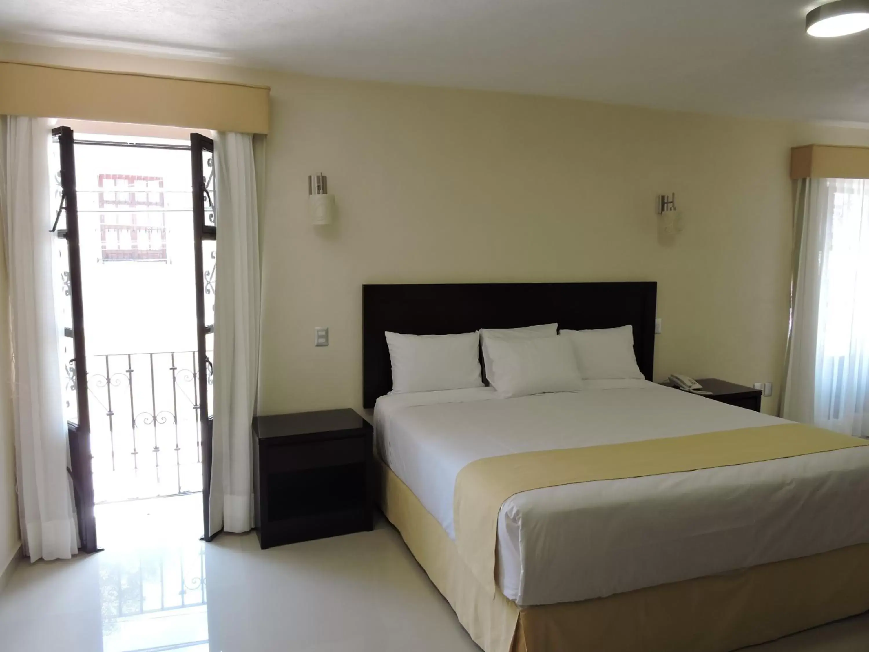 Photo of the whole room, Bed in Casa Jasave Hotel
