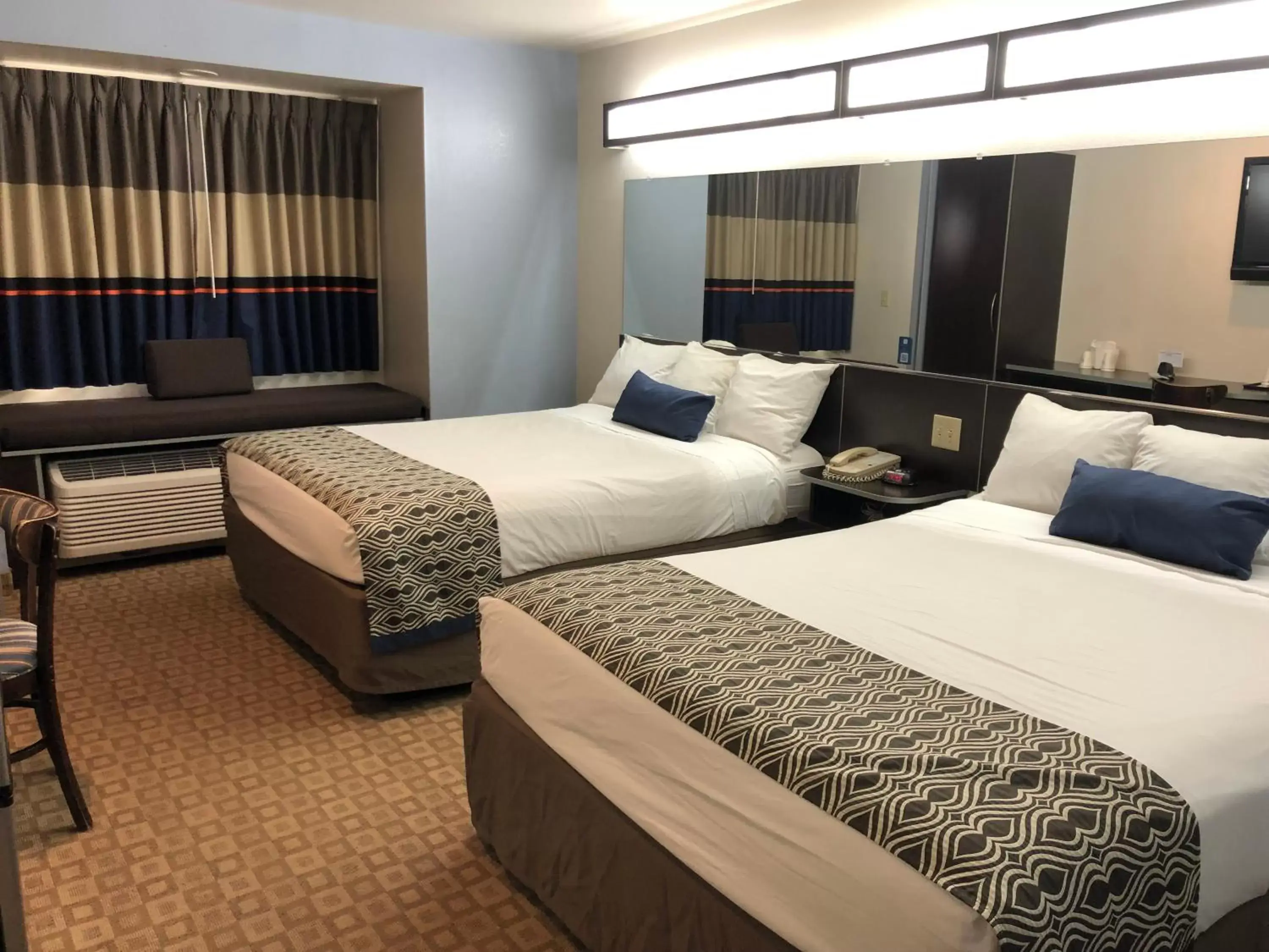 Bed in Microtel Inn & Suites by Wyndham Klamath Falls