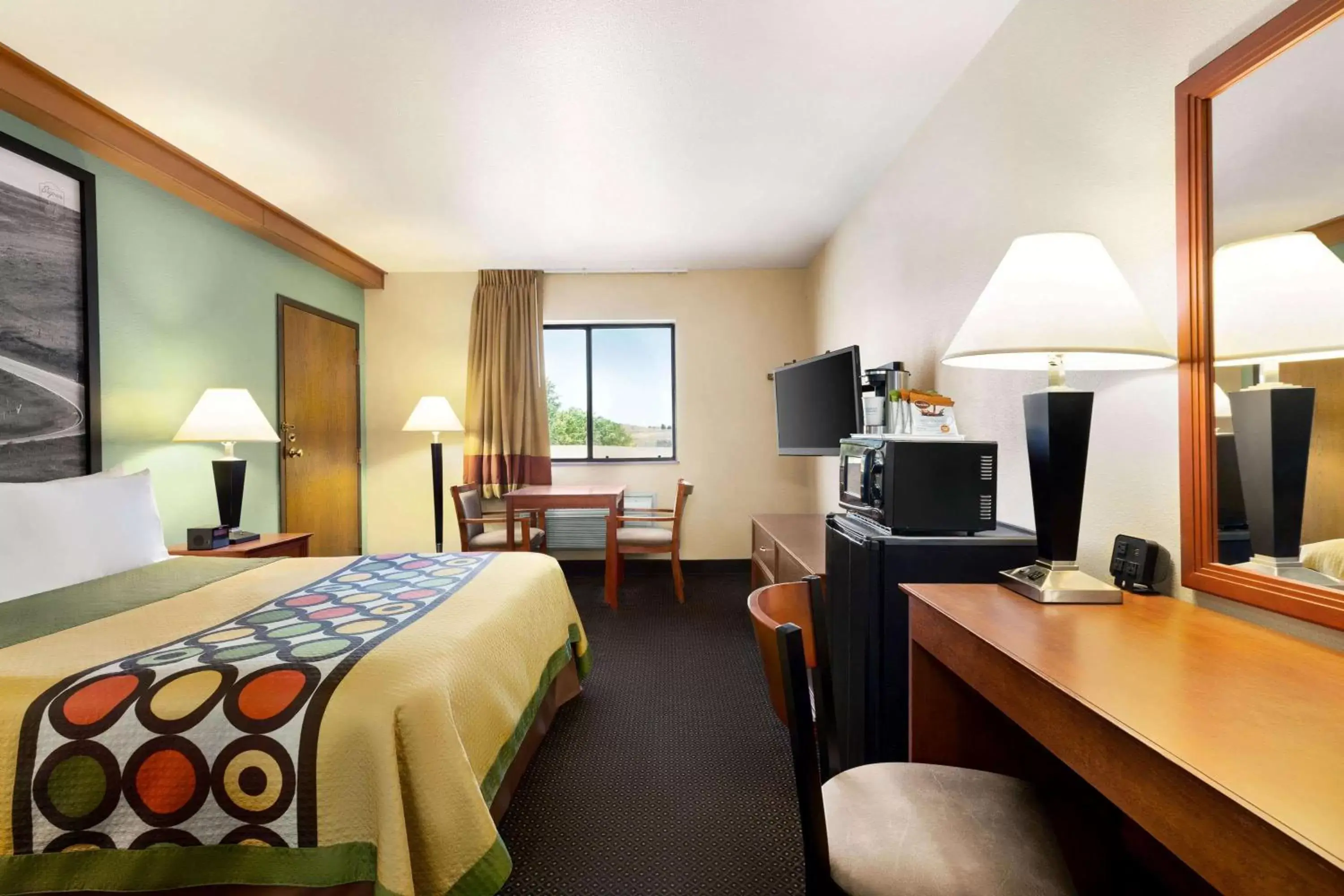 Photo of the whole room in Super 8 by Wyndham Columbus