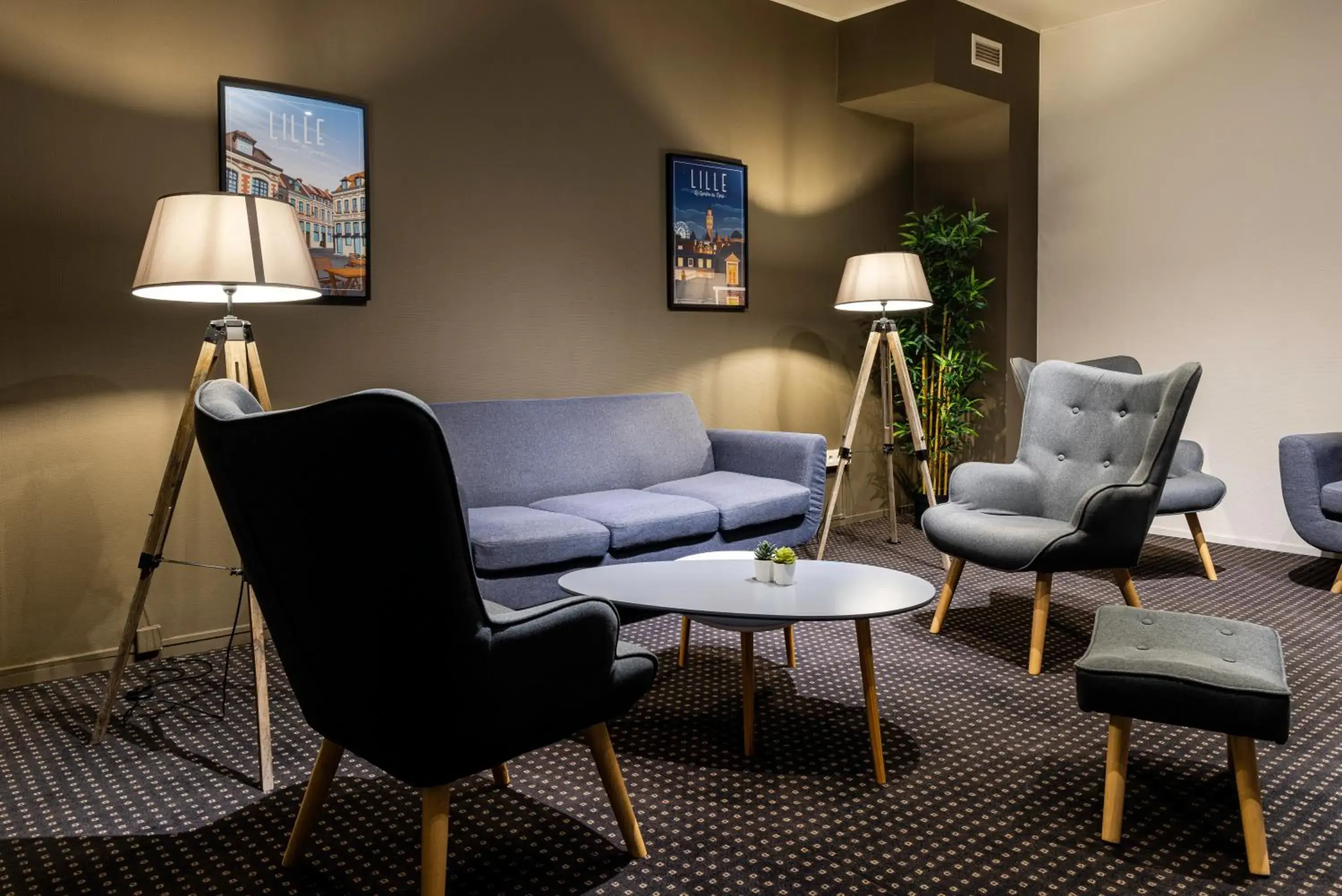 Lounge or bar, Seating Area in Comfort Hotel Lille L'Union