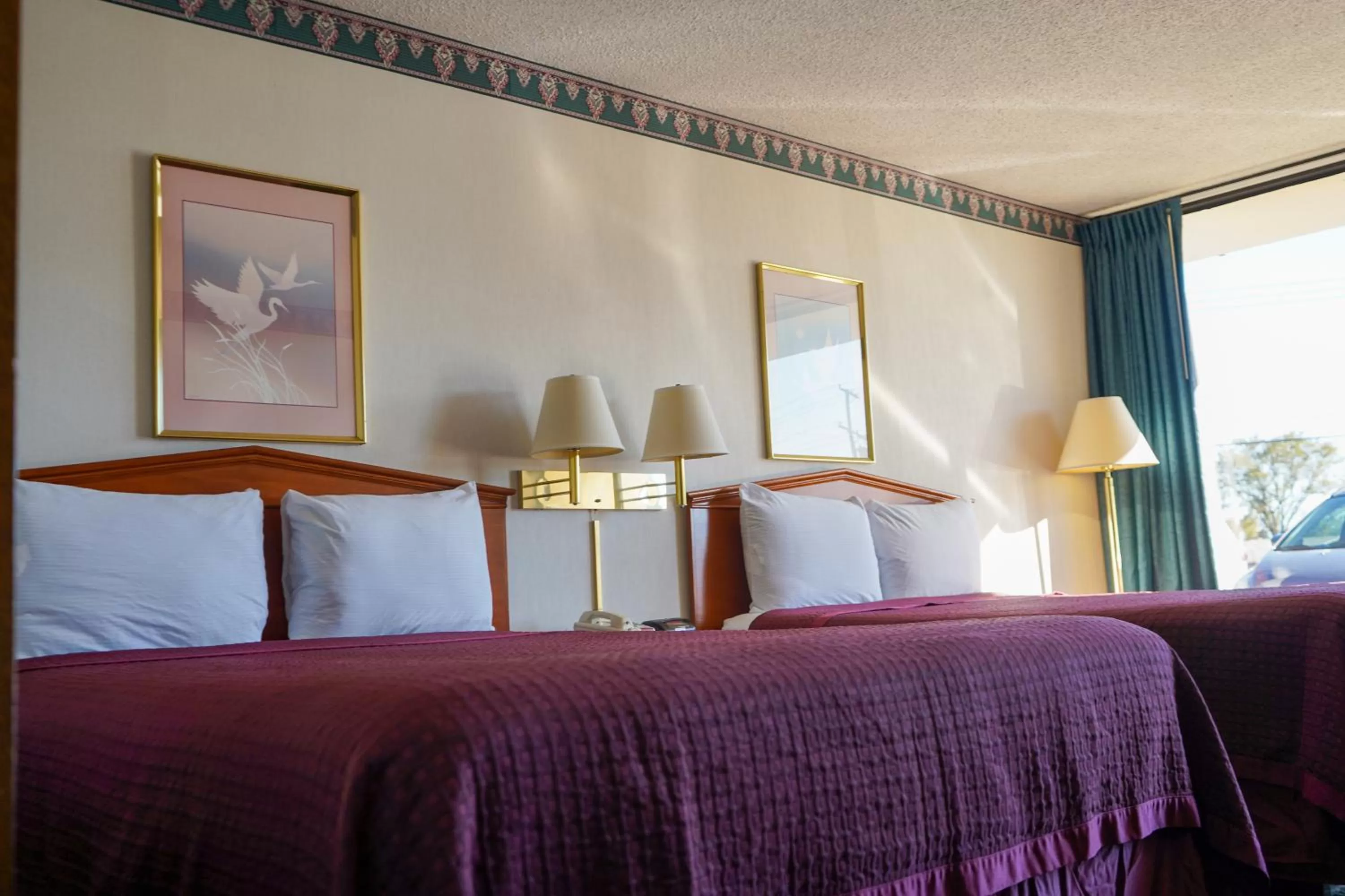 Bed in Sunset Inn Clarksville