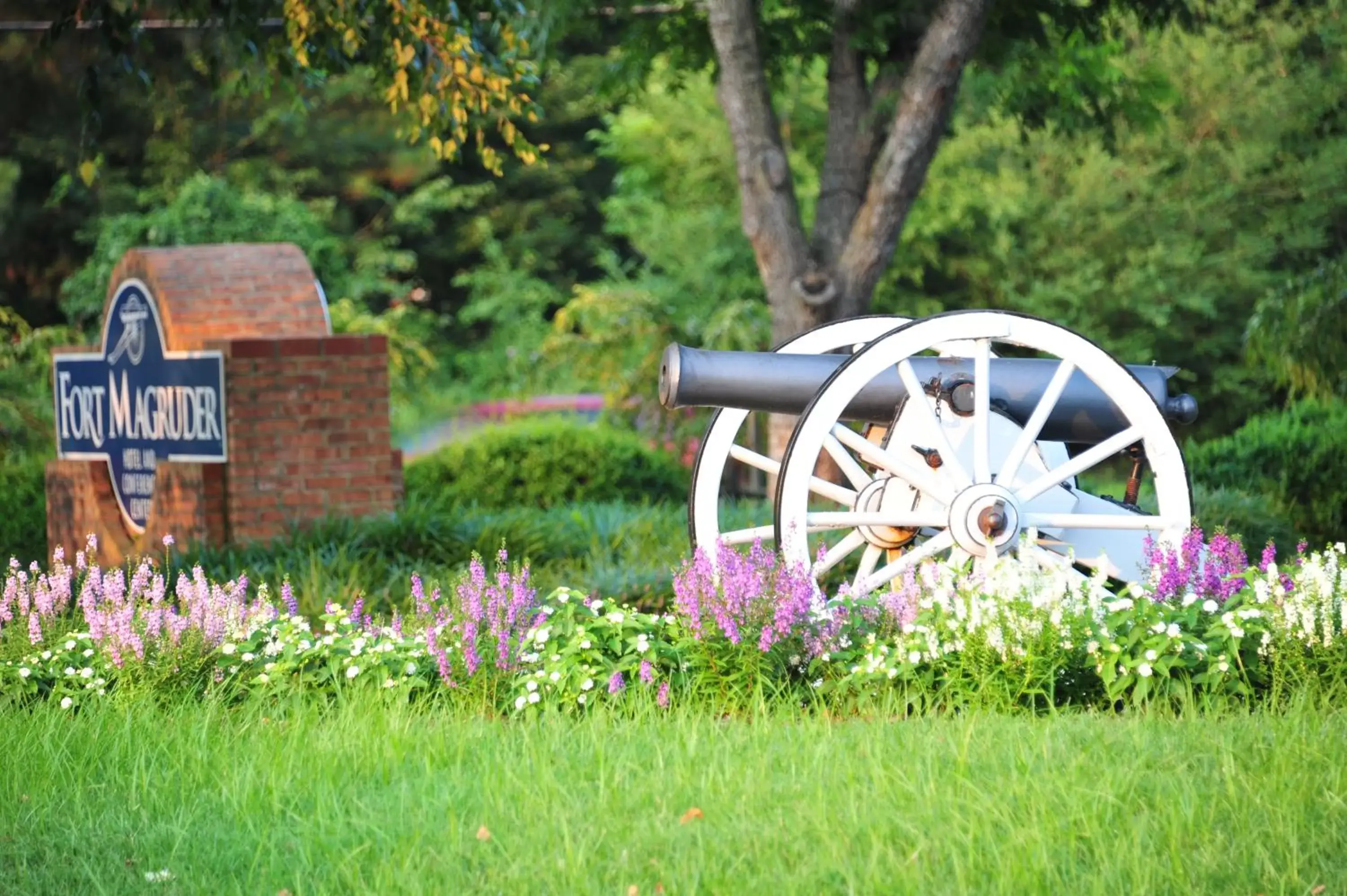 Property logo or sign, Garden in Fort Magruder Historic Williamsburg, Trademark by Wyndham