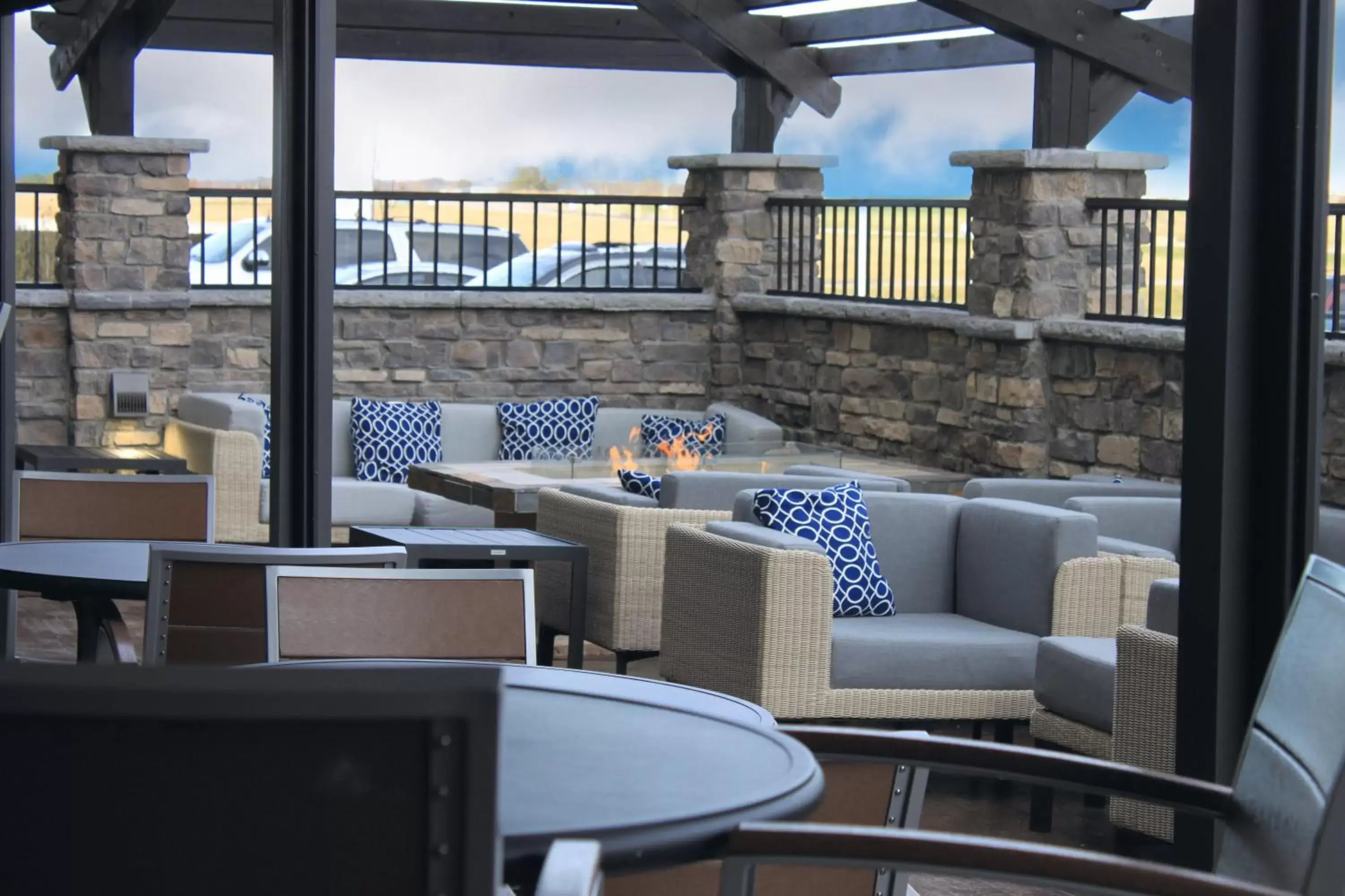 Lounge or bar in Holiday Inn & Suites - Hopkinsville - Convention Ctr, an IHG Hotel