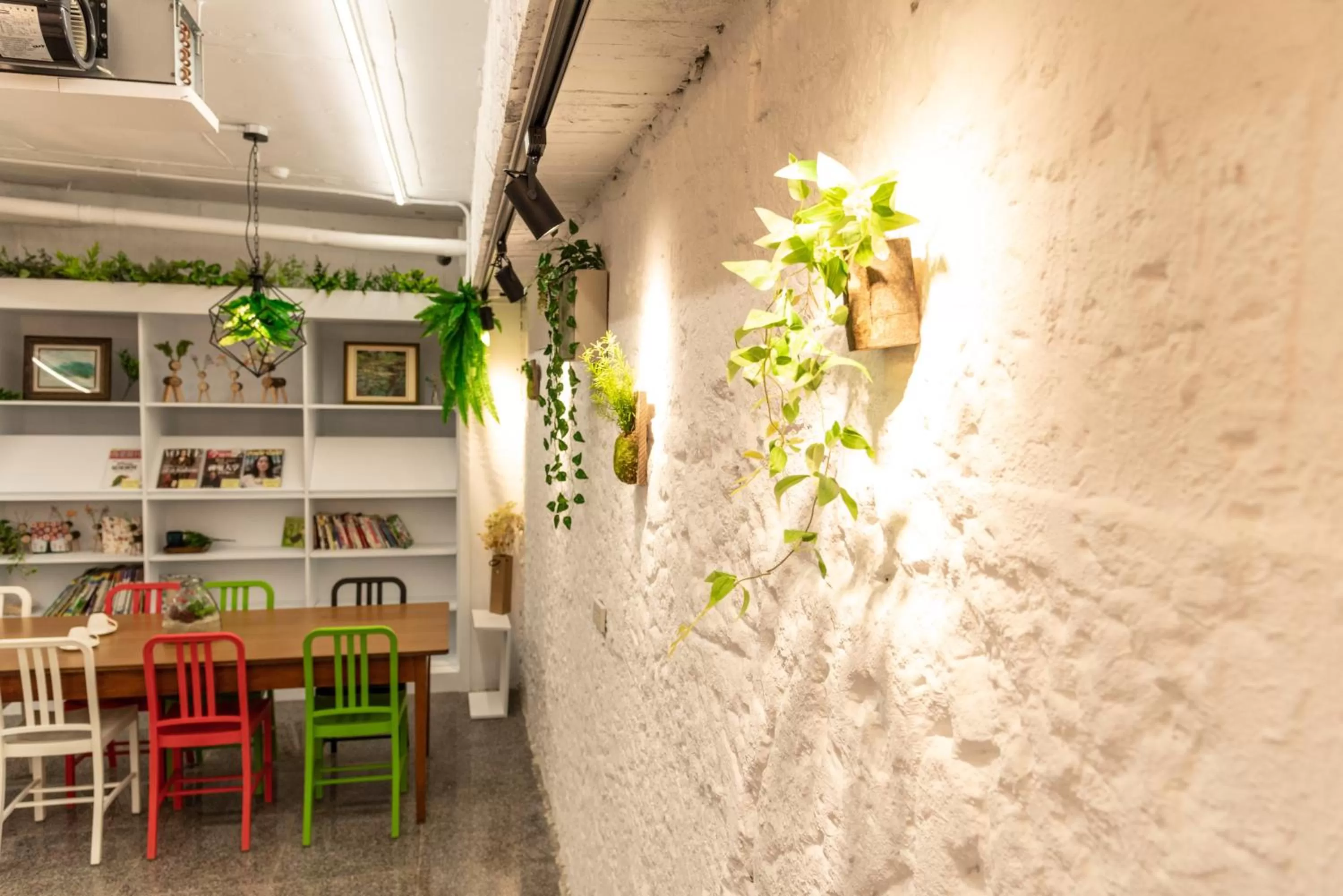 Library in Wountain Hotel