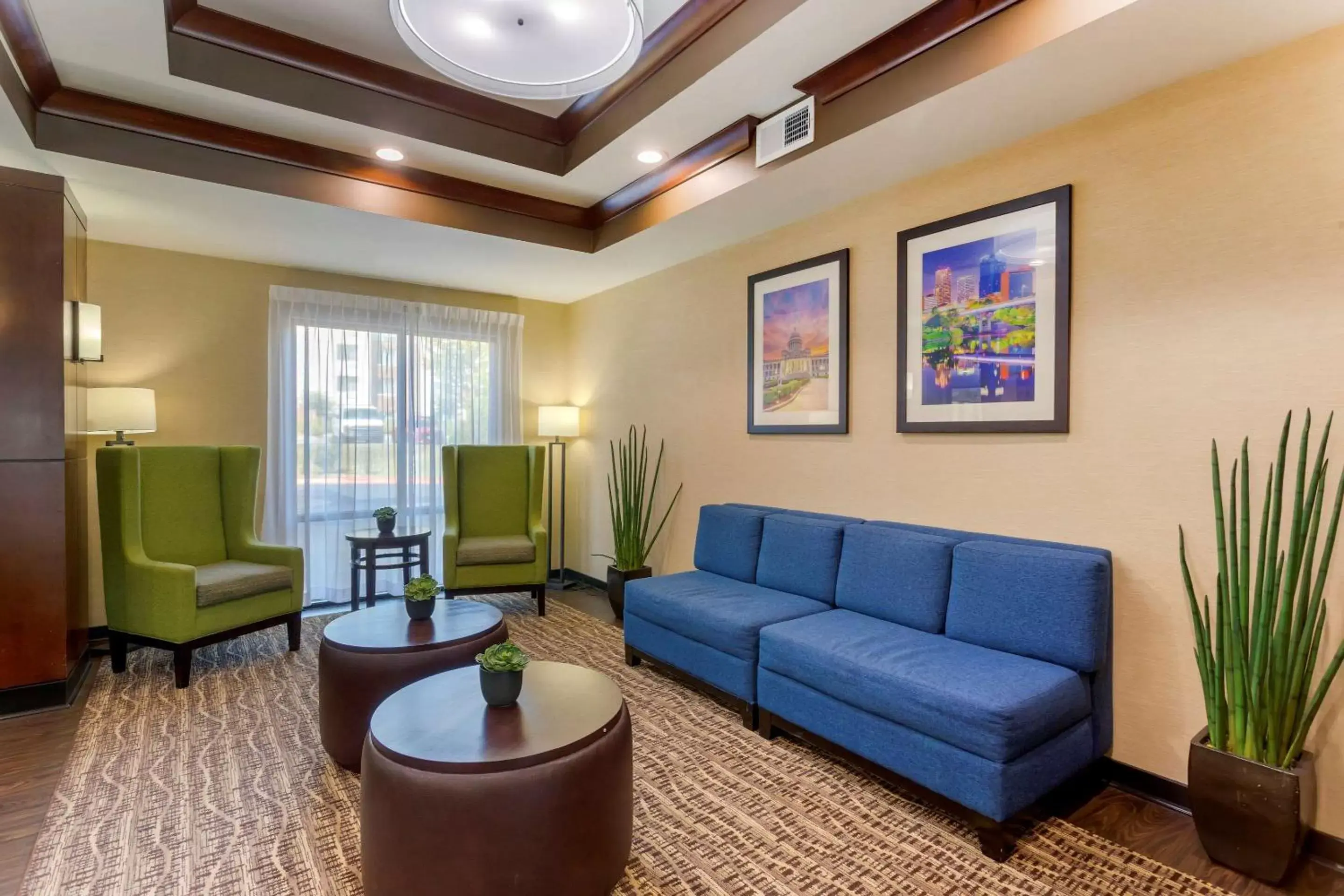 Lobby or reception, Seating Area in Comfort Suites Little Rock