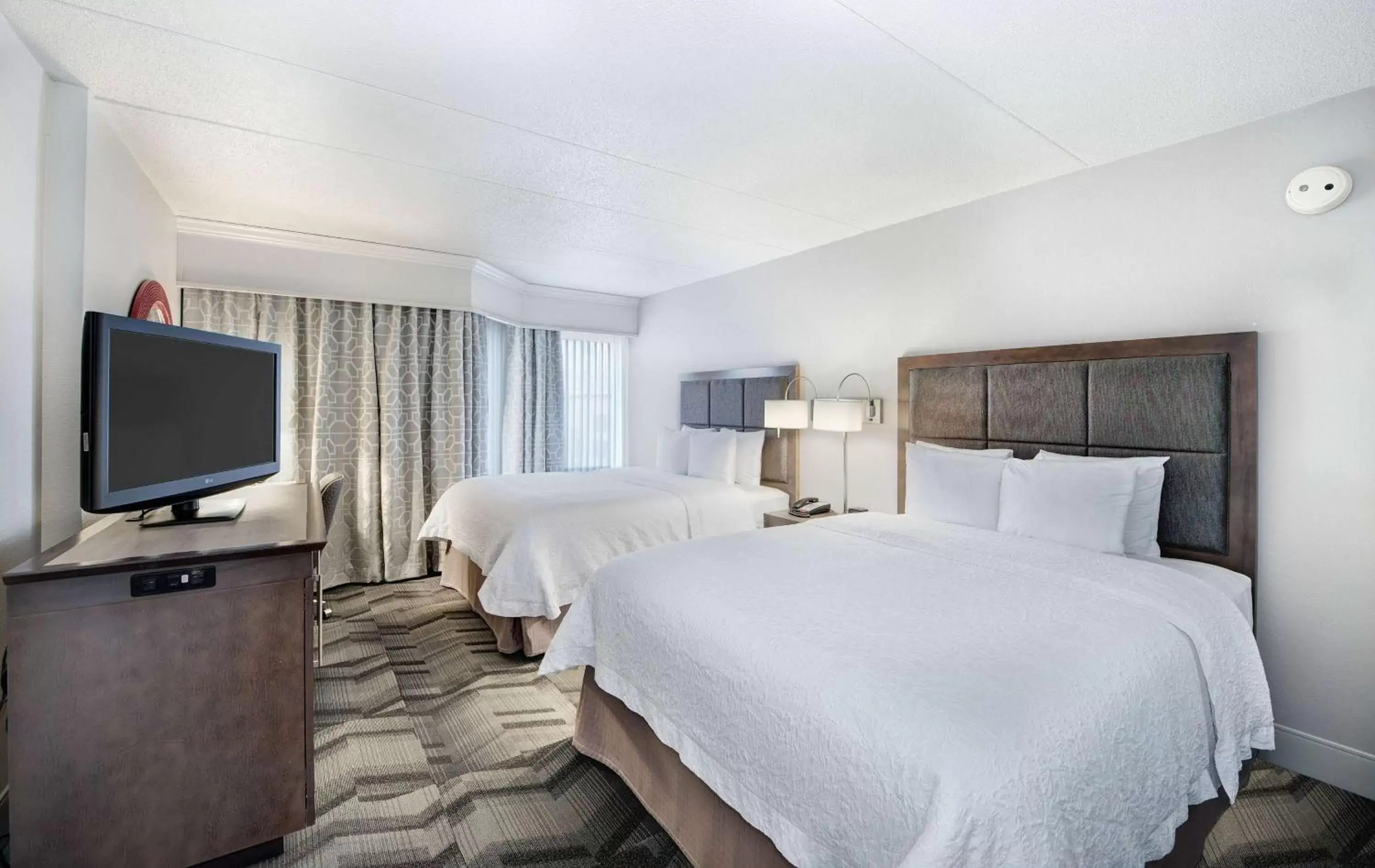 Bedroom, Bed in Hampton Inn & Suites Atlanta-Galleria