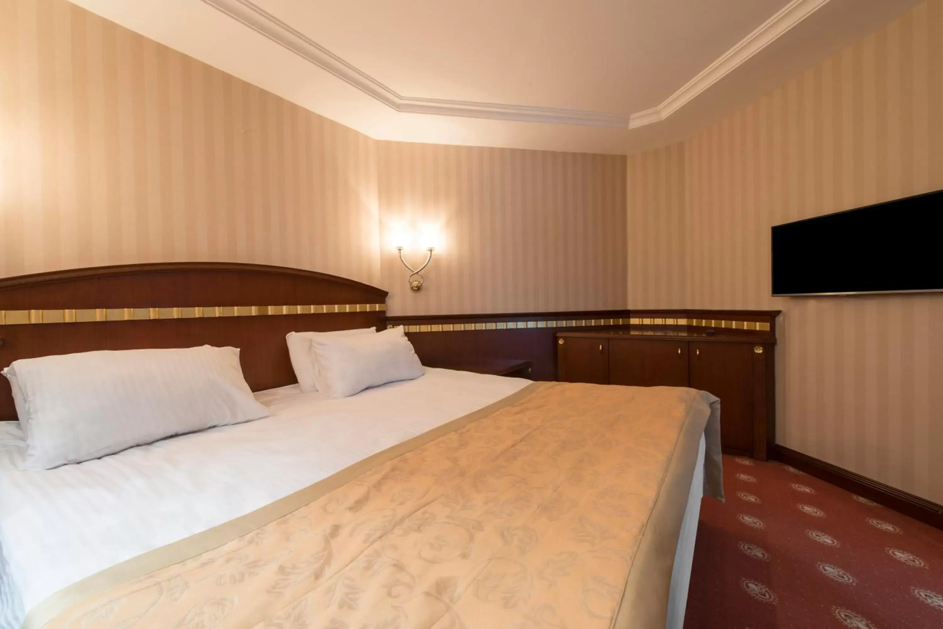 Bed in Akar International Hotel