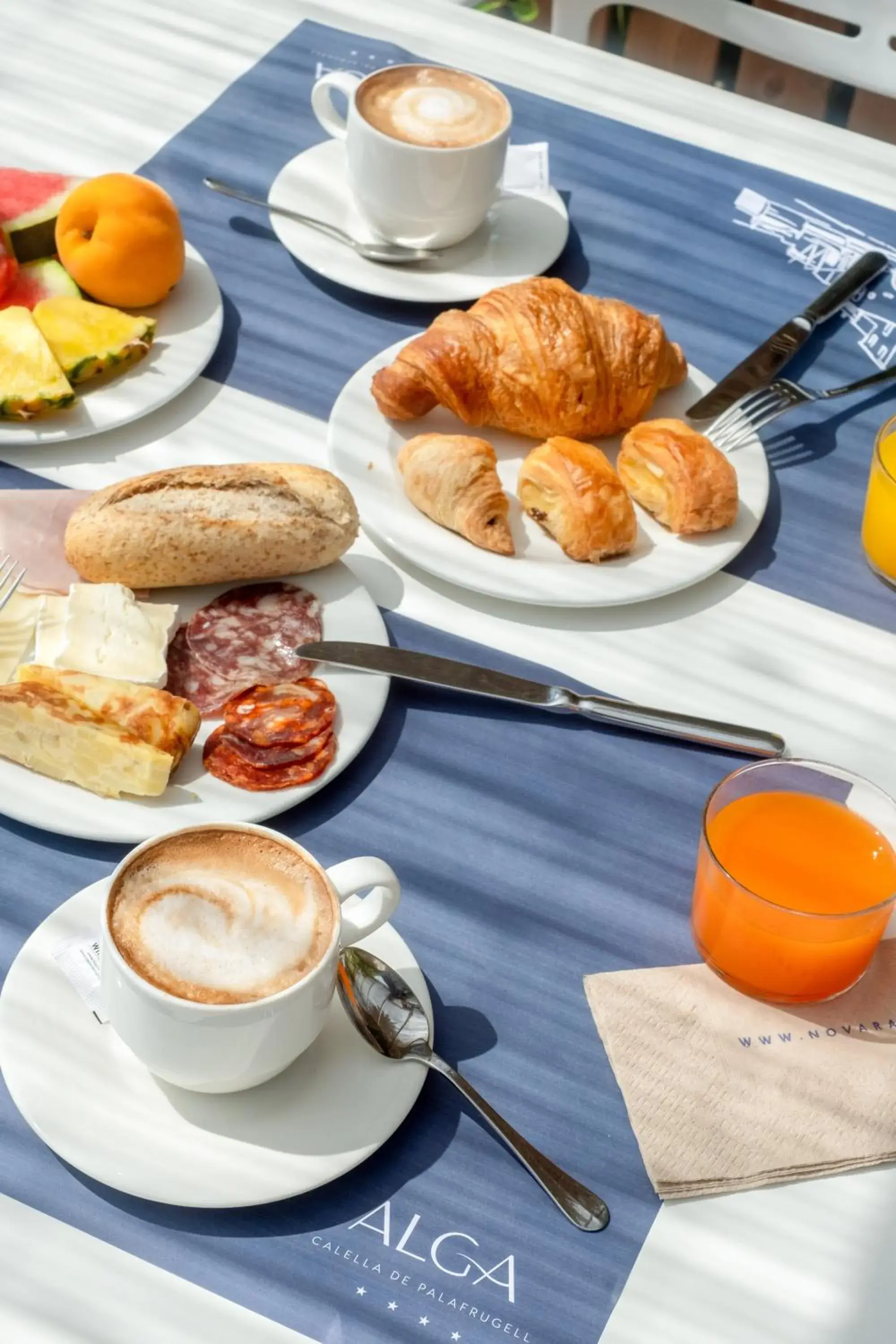 Continental breakfast, Breakfast in Hotel Alga