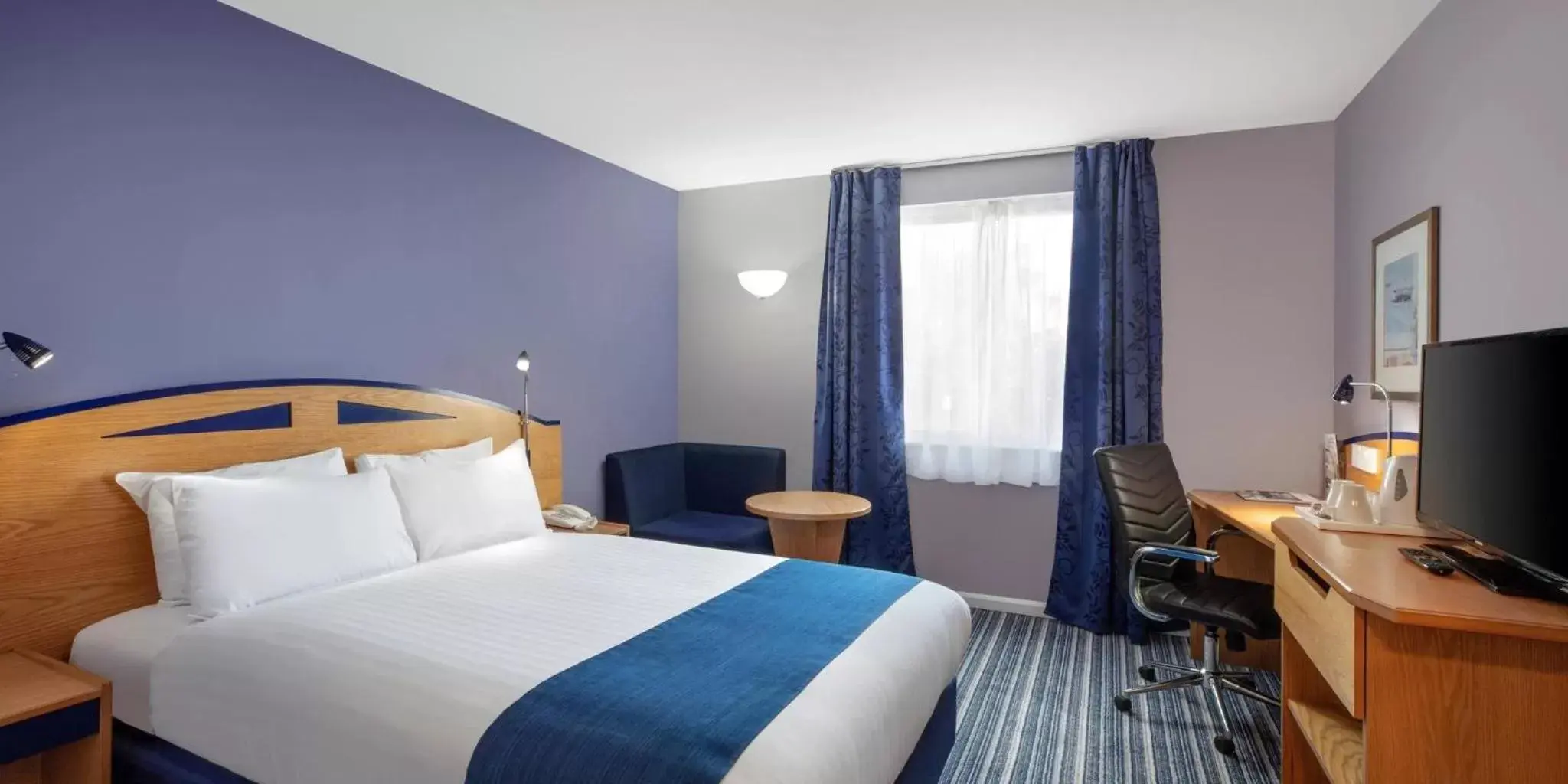 Photo of the whole room, Bed in Holiday Inn Express Poole, an IHG Hotel