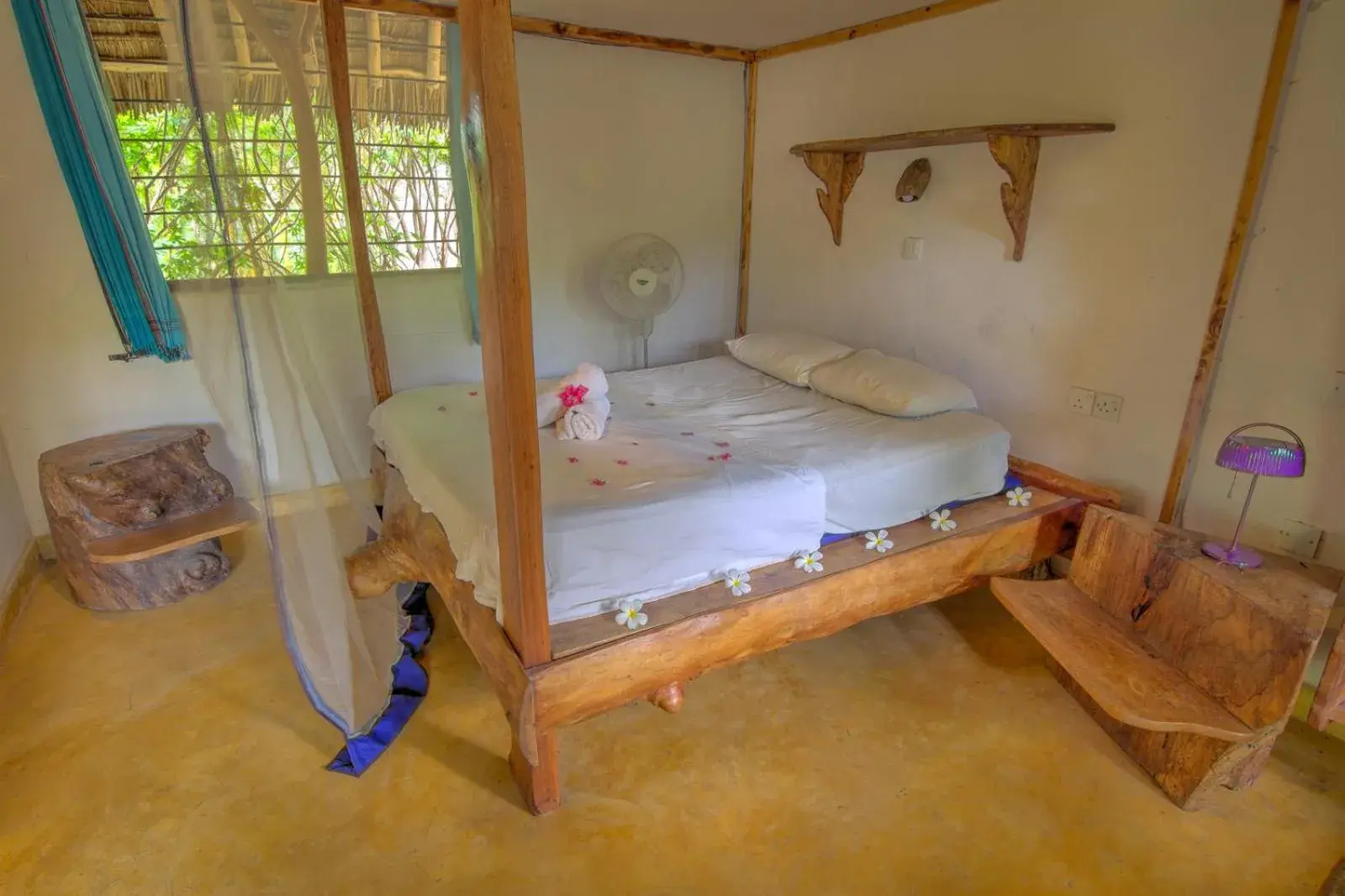Bed in Distant Relatives Ecolodge & Backpackers