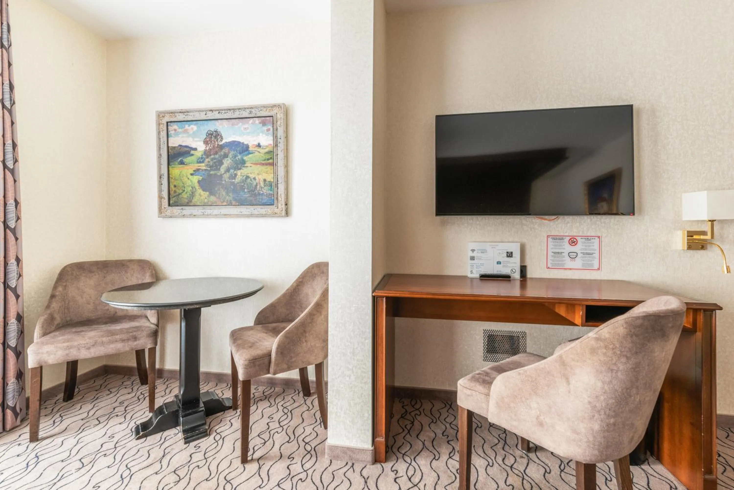 TV and multimedia in AdvaStay by KING's