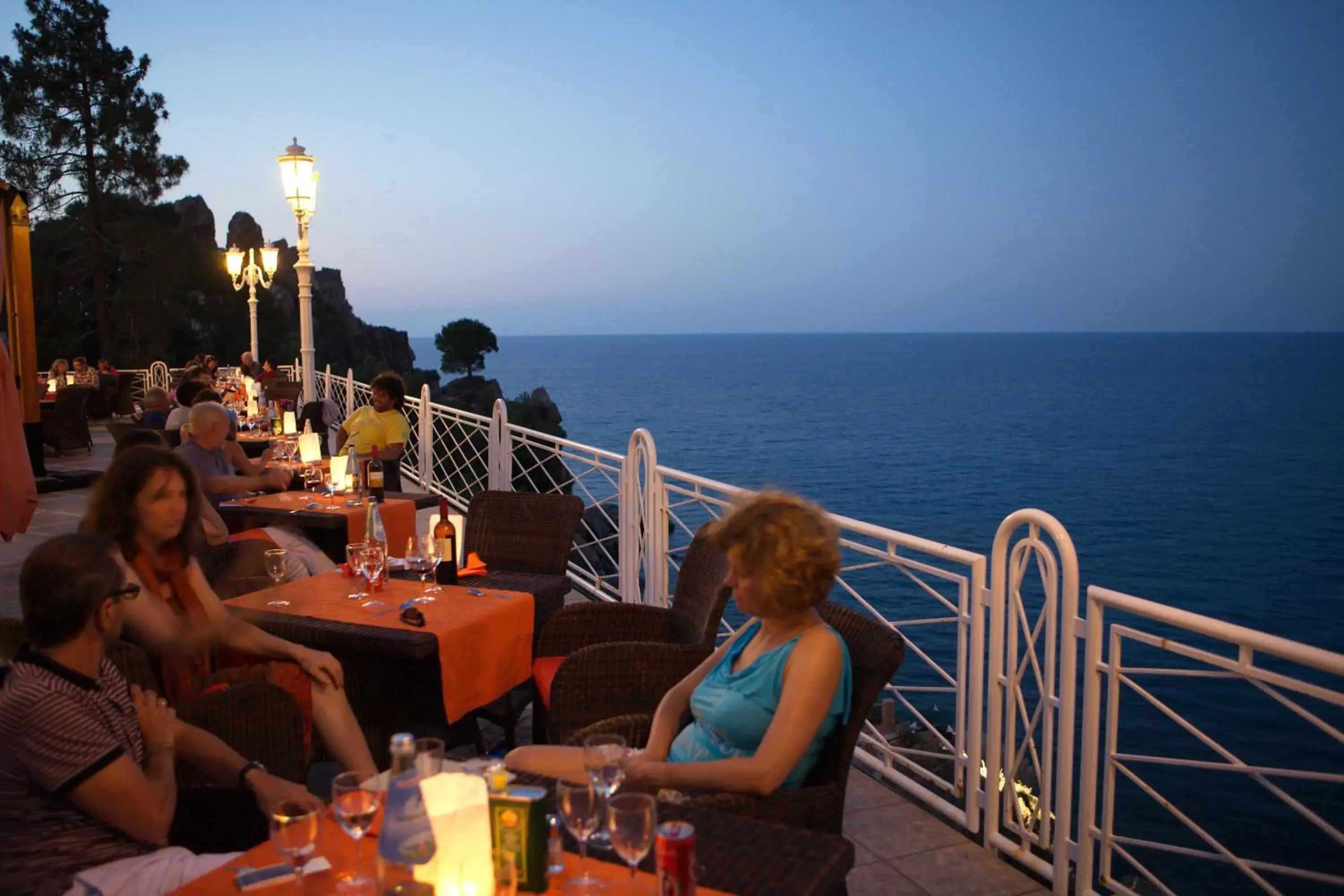 Restaurant/places to eat in Hotel Kalura