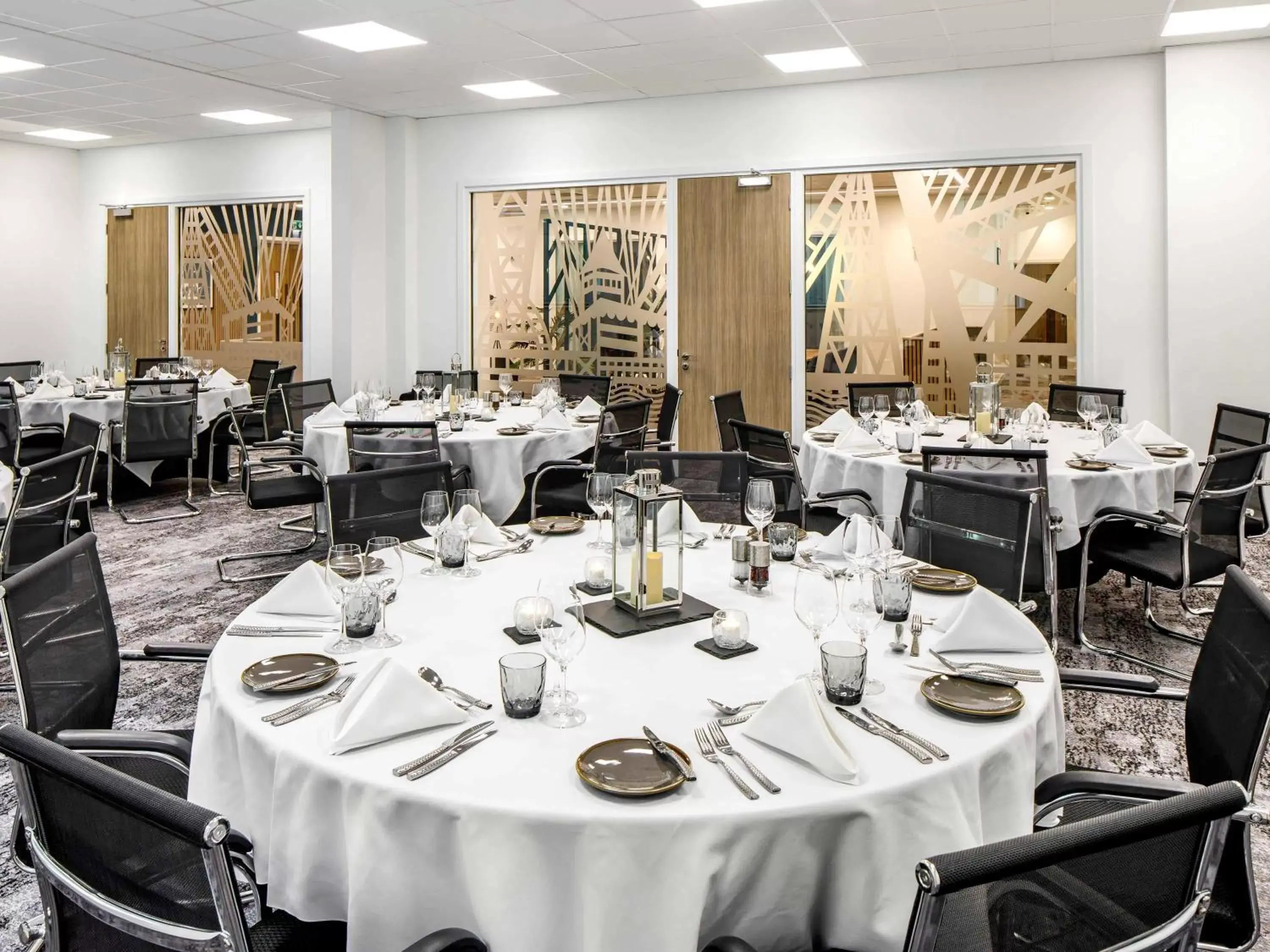 Meeting/conference room, Restaurant/Places to Eat in Mercure Newport
