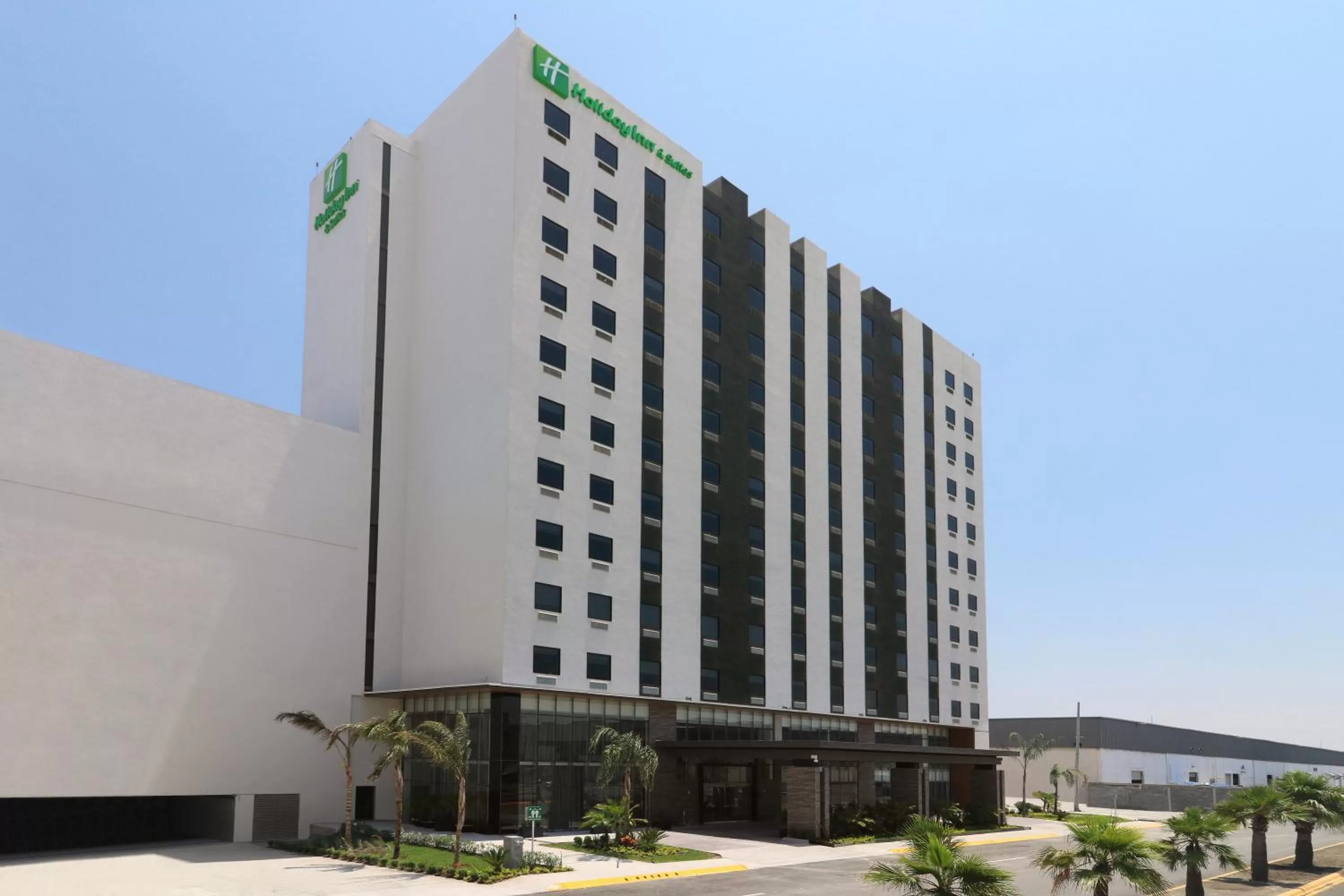Property building in Holiday Inn & Suites Monterrey Apodaca Zona Airport, an IHG hotel