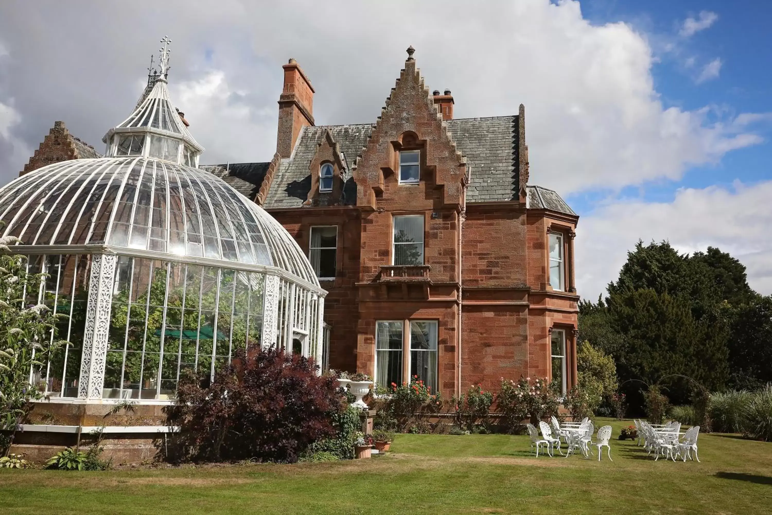 Garden, Property Building in Kingsknowes Hotel